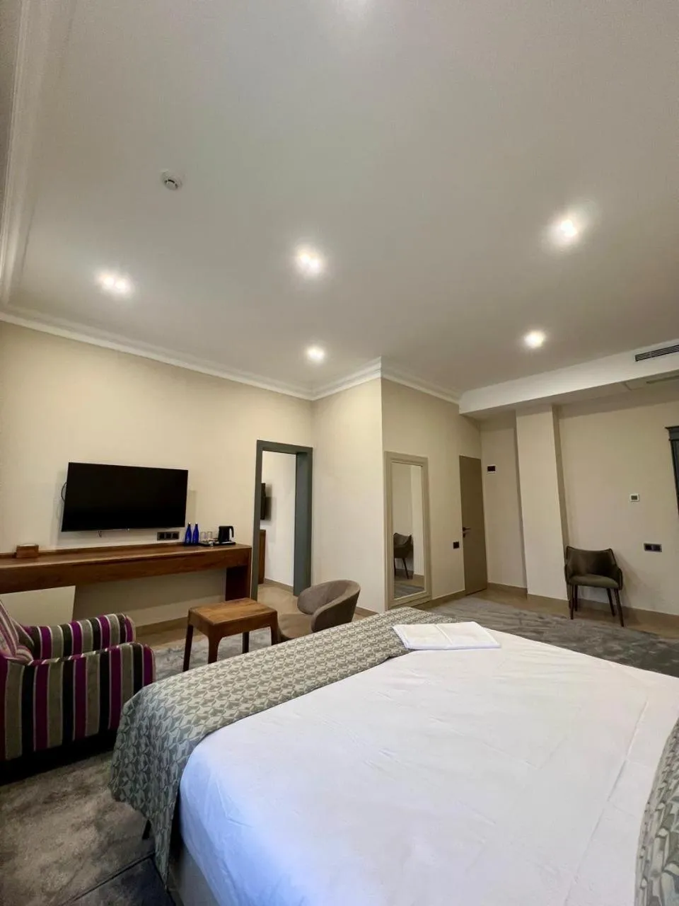 Photo of the whole room, Bed in Plaza Viktoria Hotel Yerevan