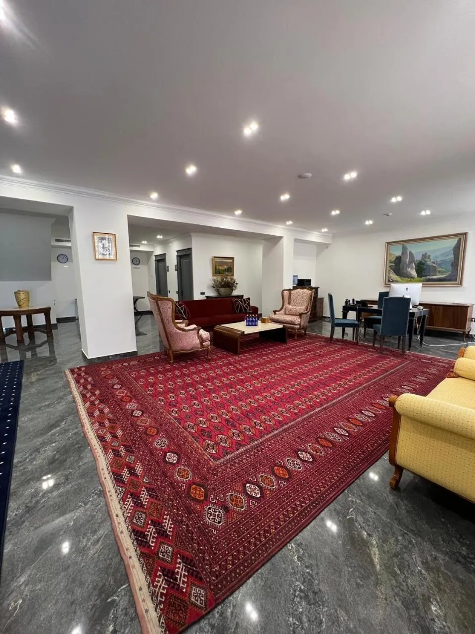 Lobby or reception in Plaza Viktoria Hotel Yerevan