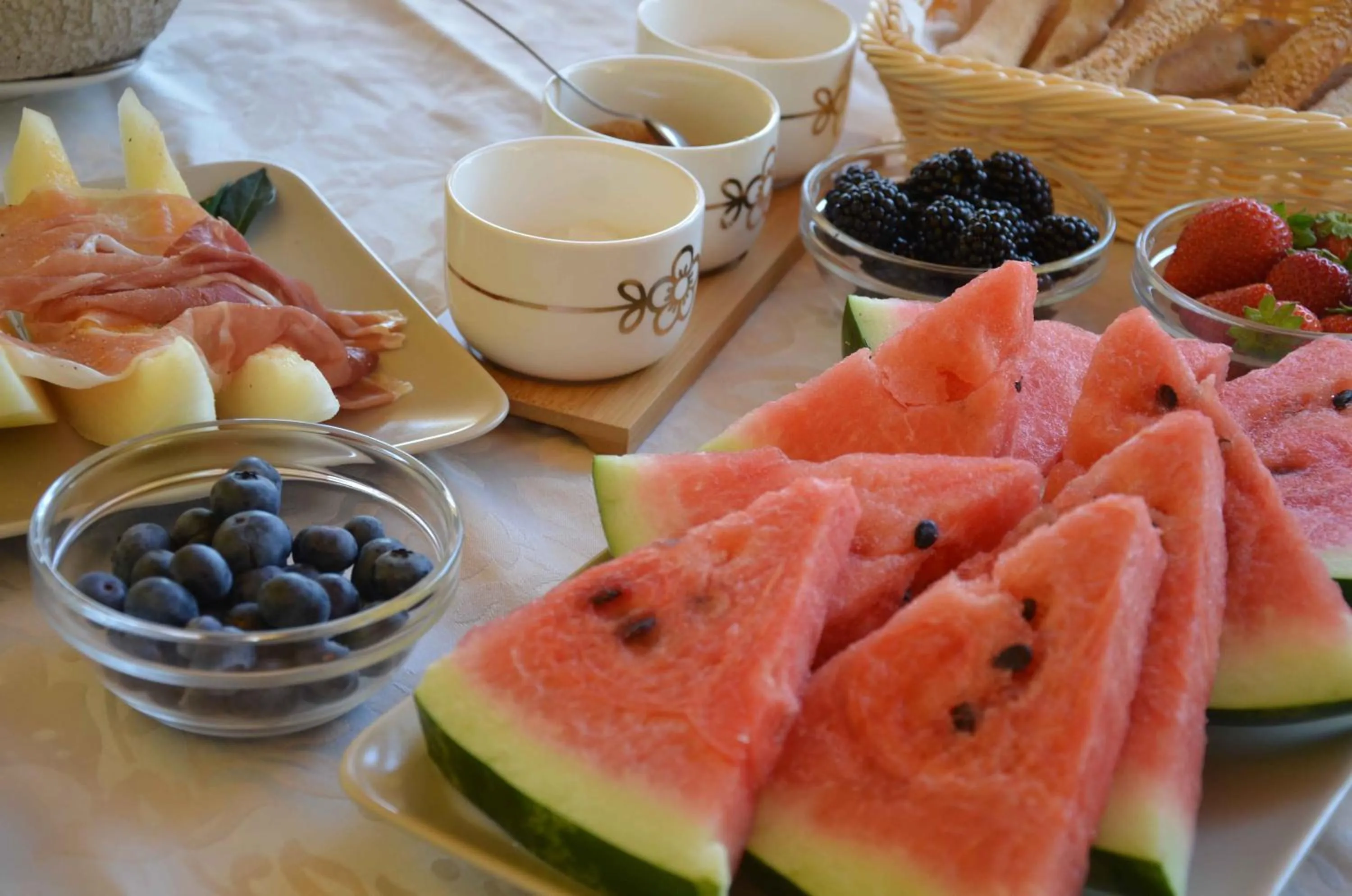 Continental breakfast in B&B Melograno MC