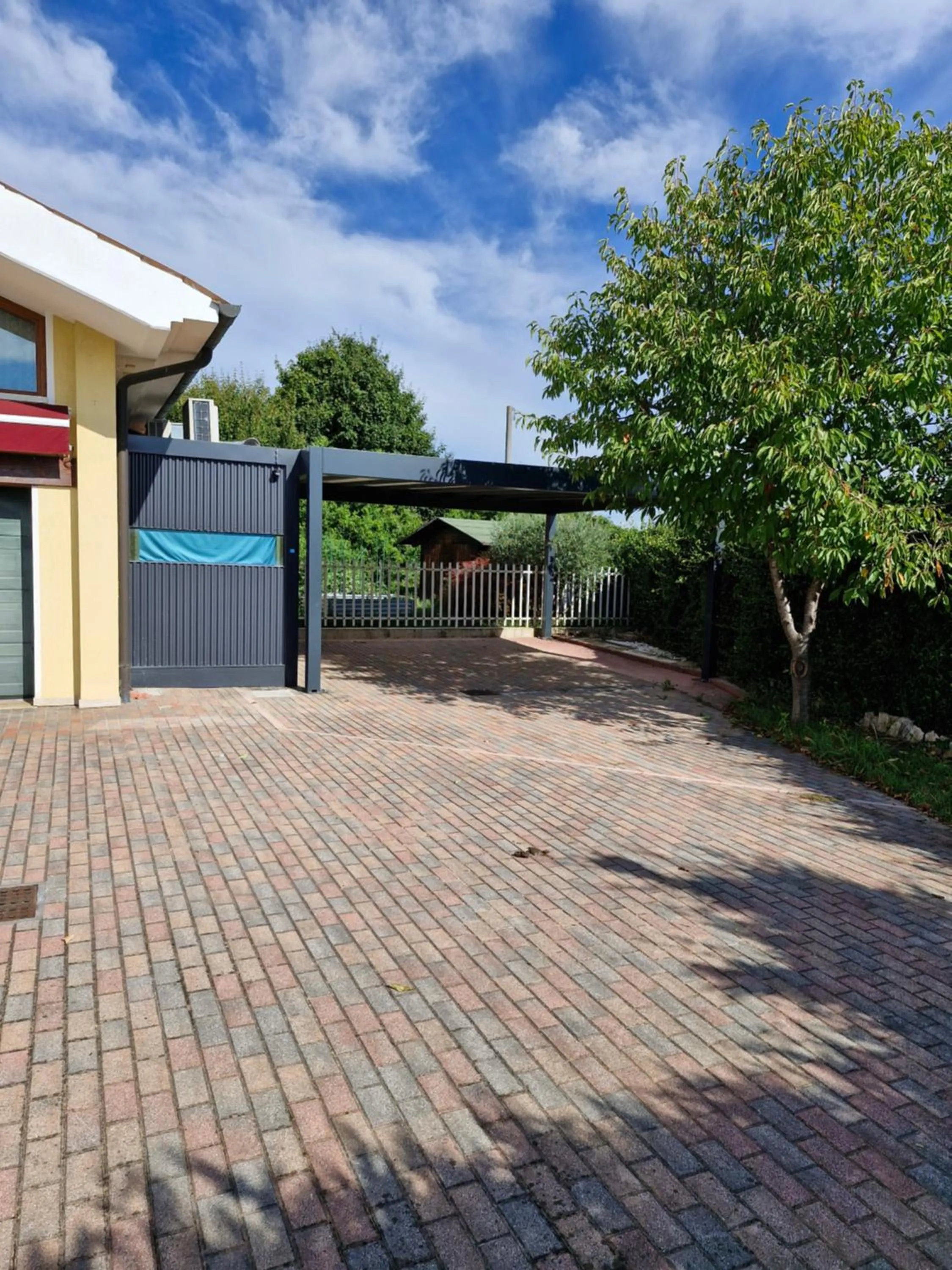 Parking in B&B Melograno MC