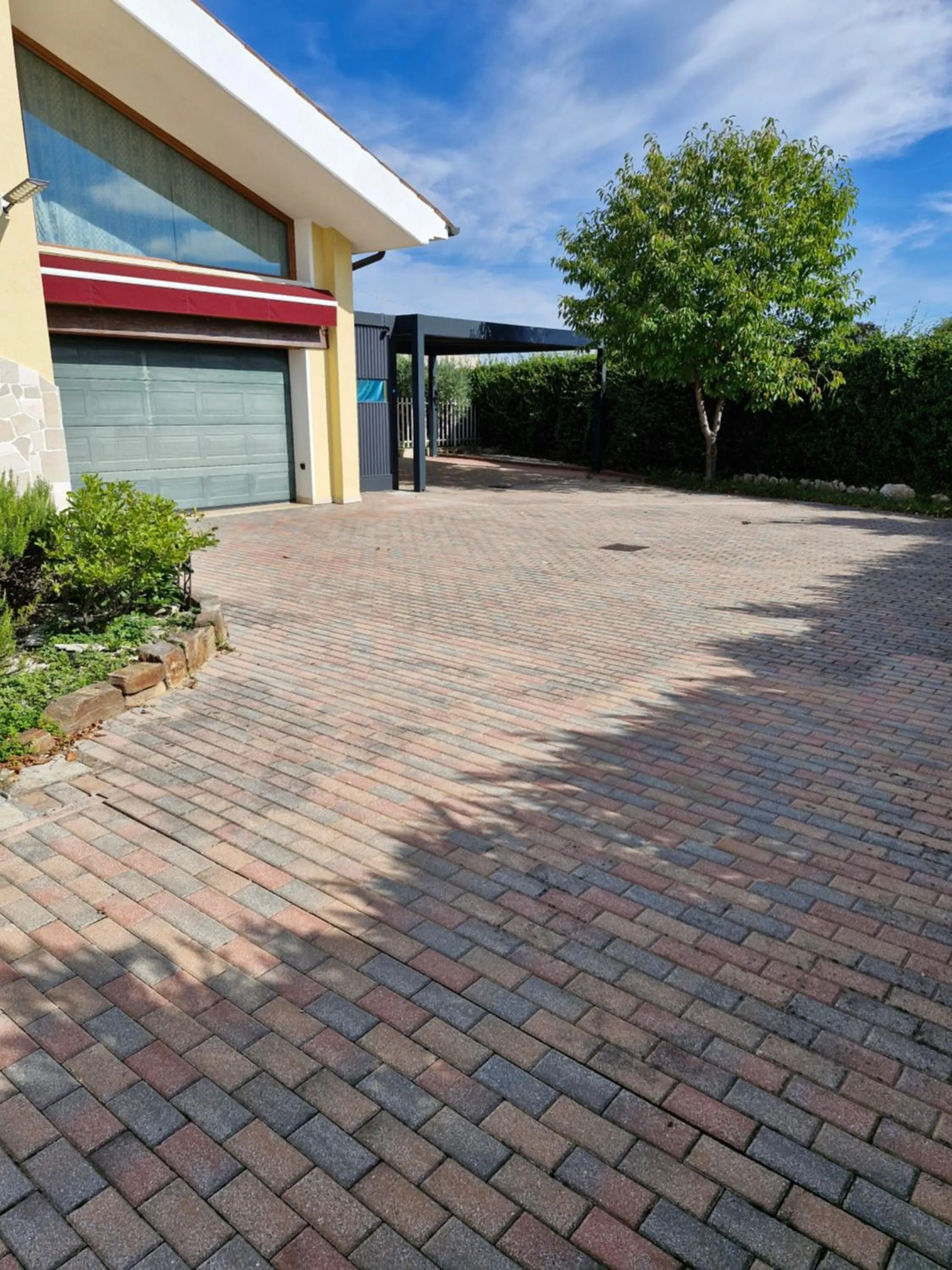 Parking in B&B Melograno MC