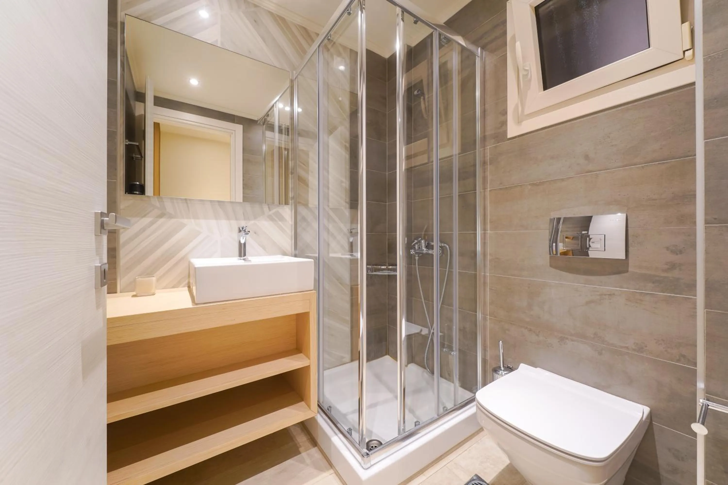 Shower in Iliorama Luxury Apartments