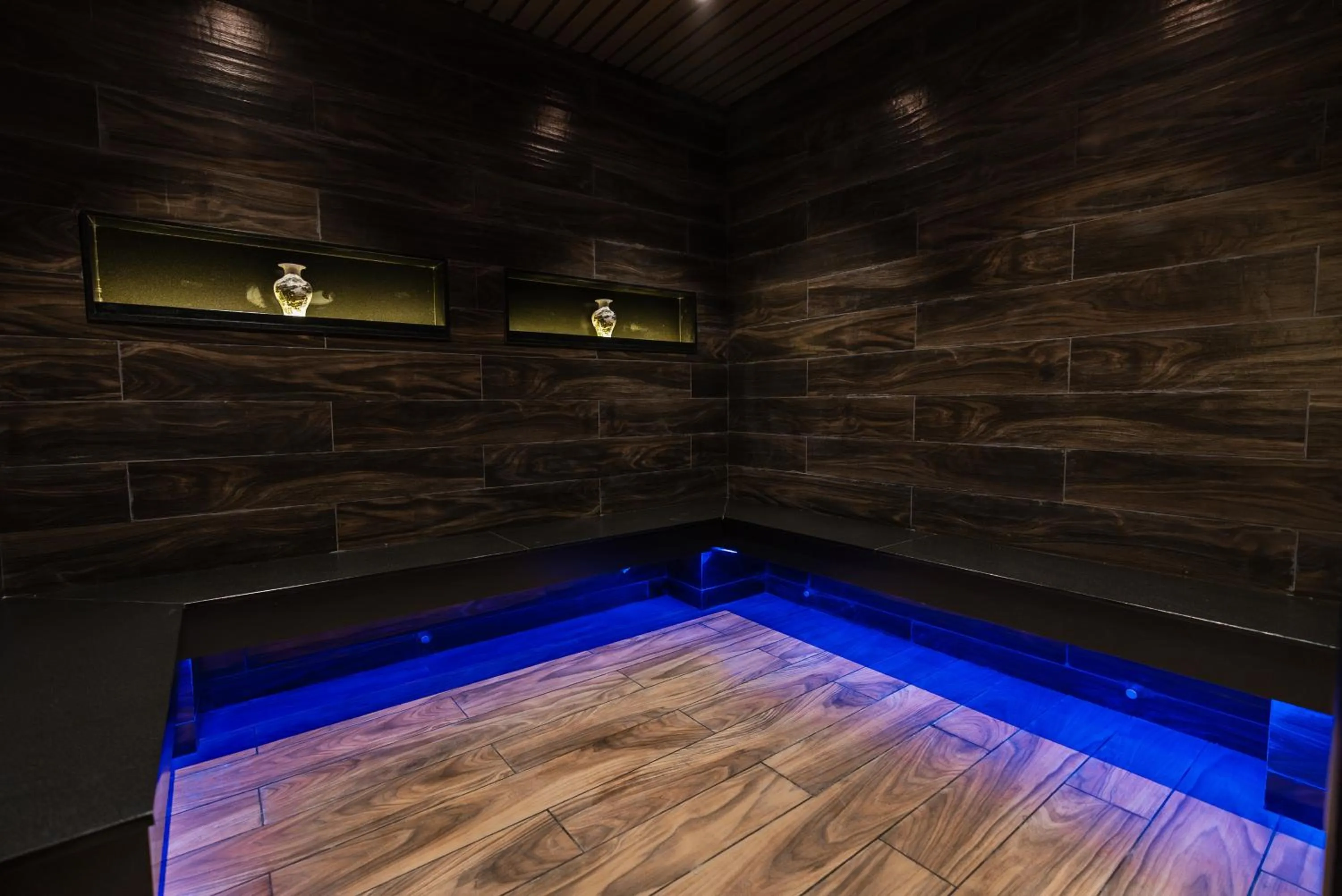 Hot Tub in The Manor Sports and Wellness Hotel