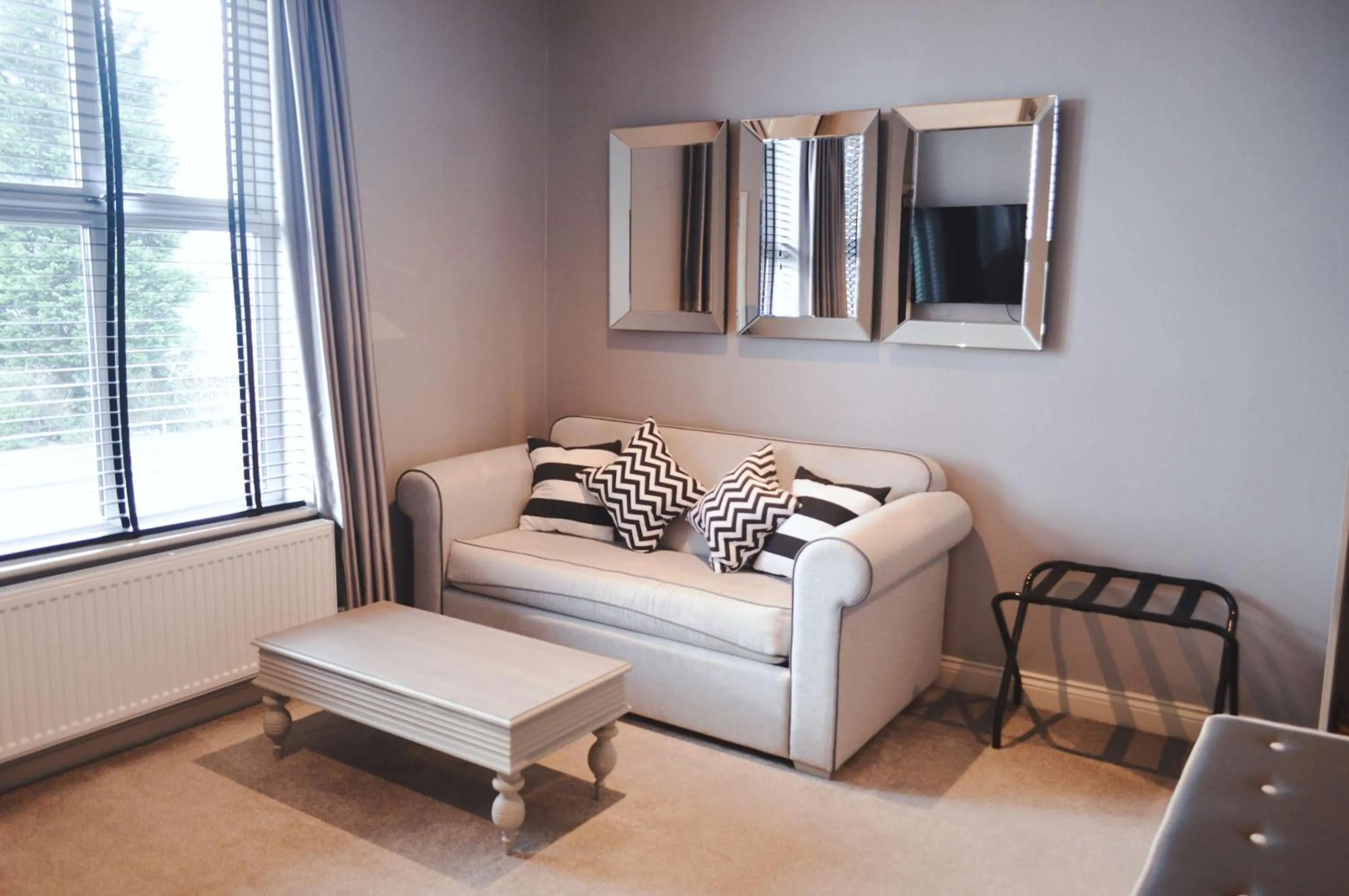 Living room in The Eccleston Hotel; BW Signature Collection