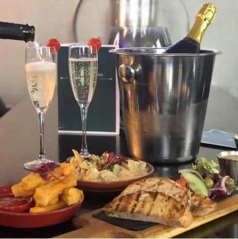 Food and drinks in The Eccleston Hotel; BW Signature Collection