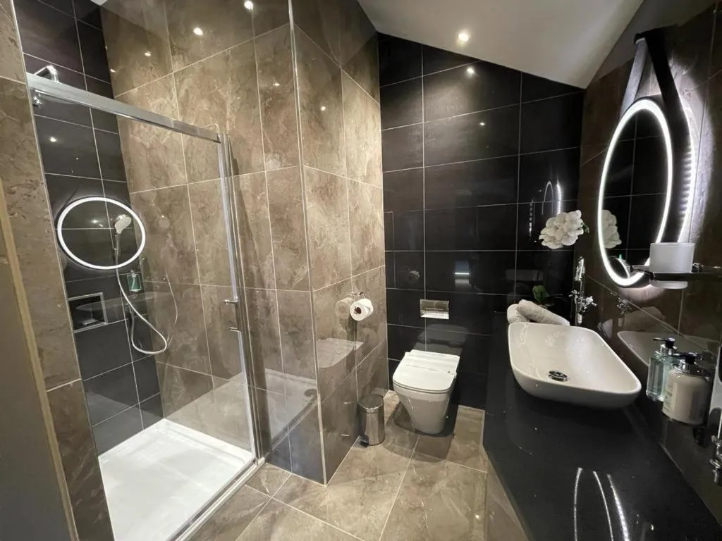 Bathroom in The Eccleston Hotel; BW Signature Collection