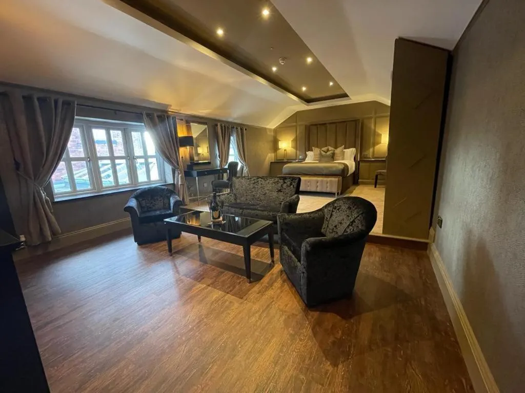 Bedroom, Bed in The Eccleston Hotel; BW Signature Collection