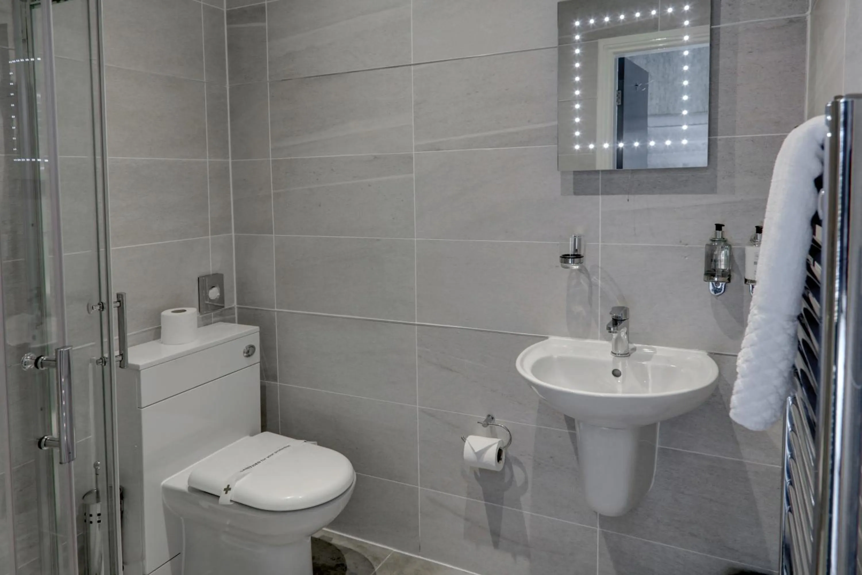 Shower in The Eccleston Hotel; BW Signature Collection