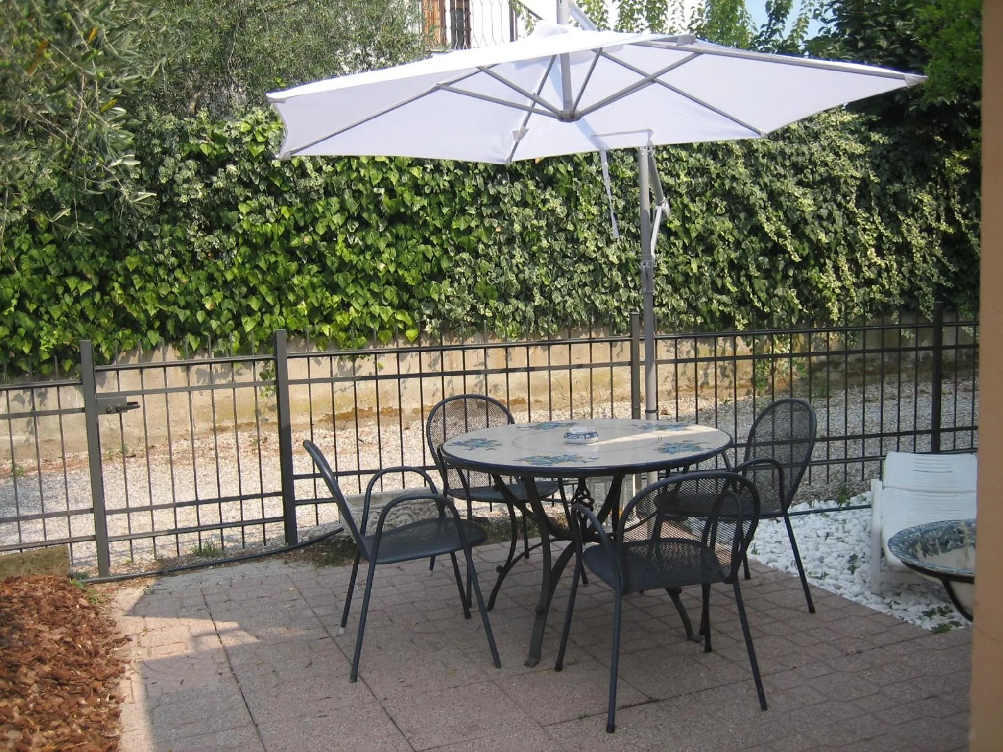 Garden view in B&B Domus Sirmione