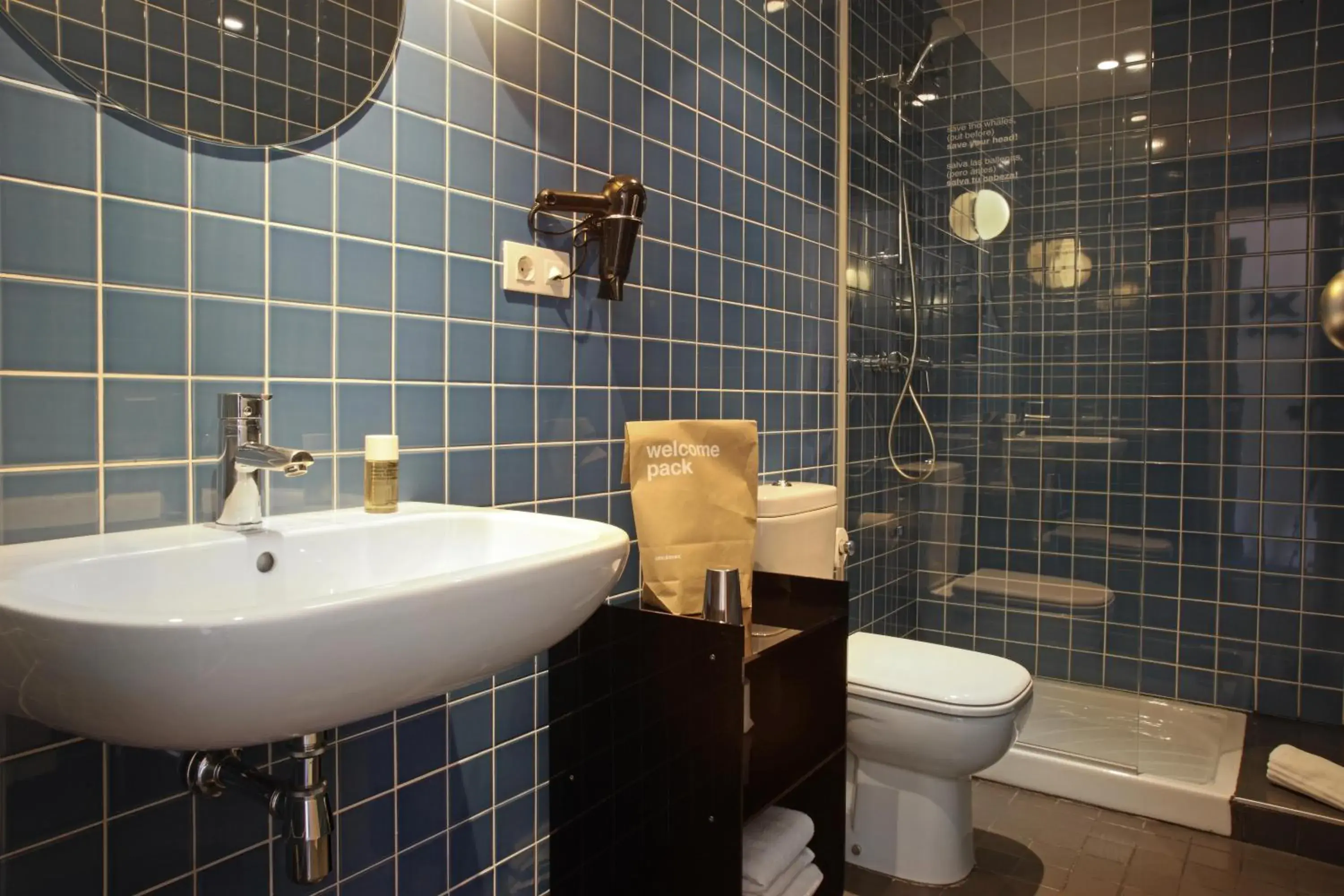 Triple Room in Sixties Ramblas Triple Room in Sixties Ramblas