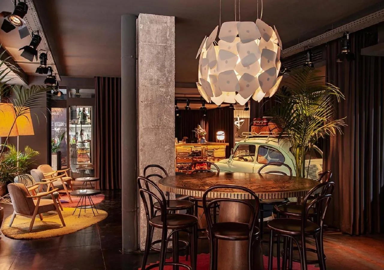 Restaurant/places to eat in Sixties Ramblas