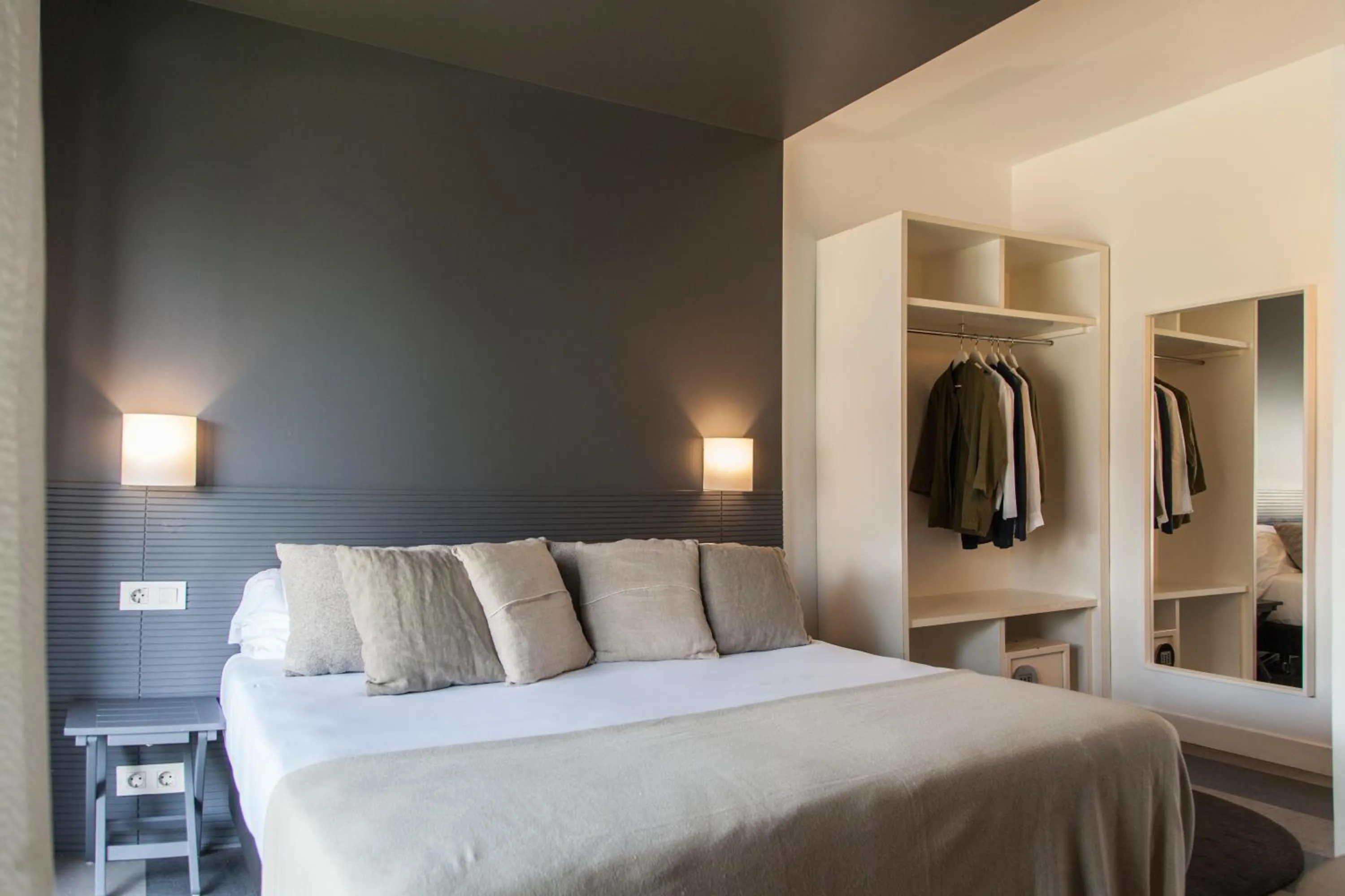 Bedroom, Bed in Sixties Ramblas