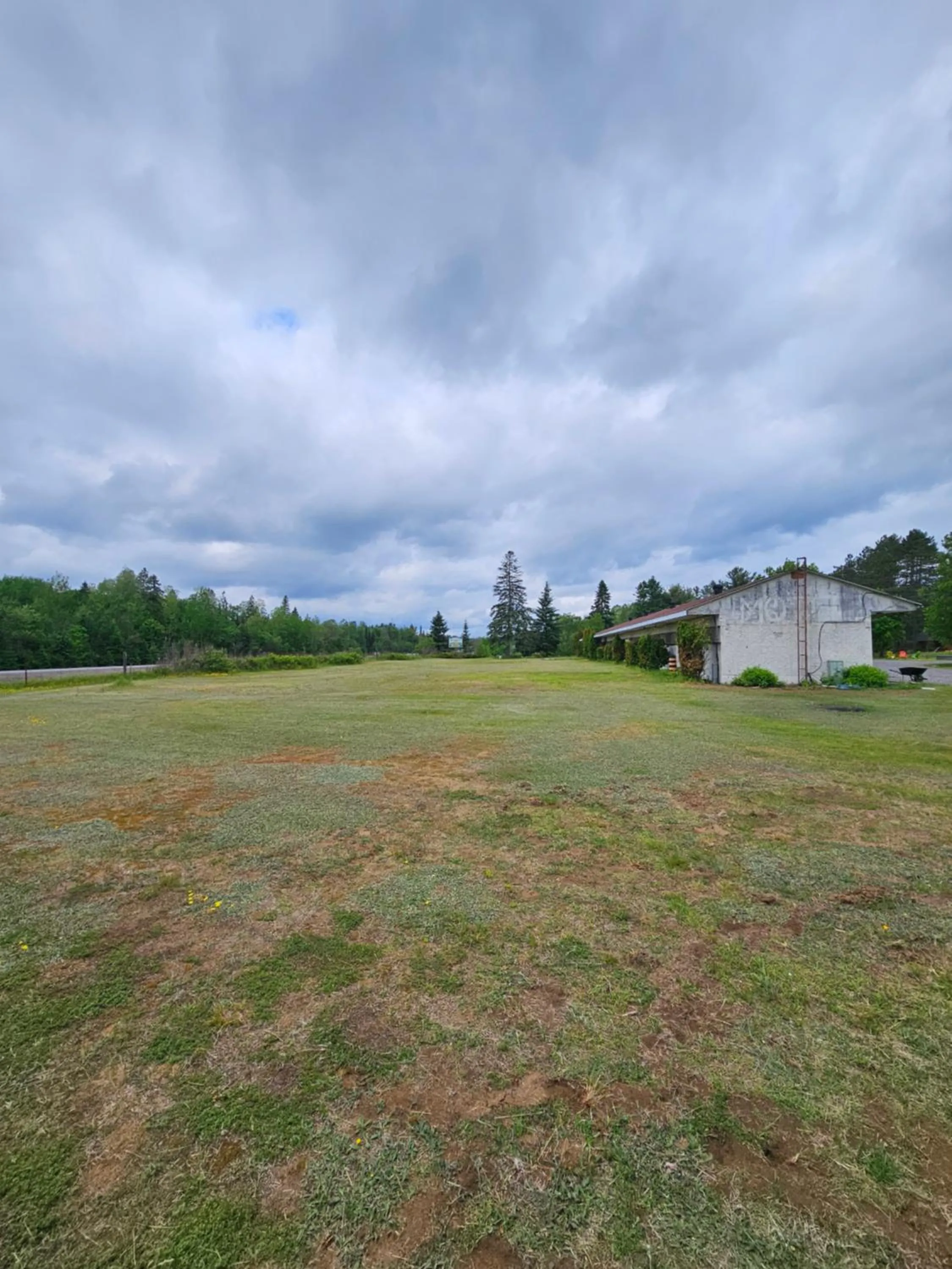 Natural landscape in Arrowhead Inn by Baaman's