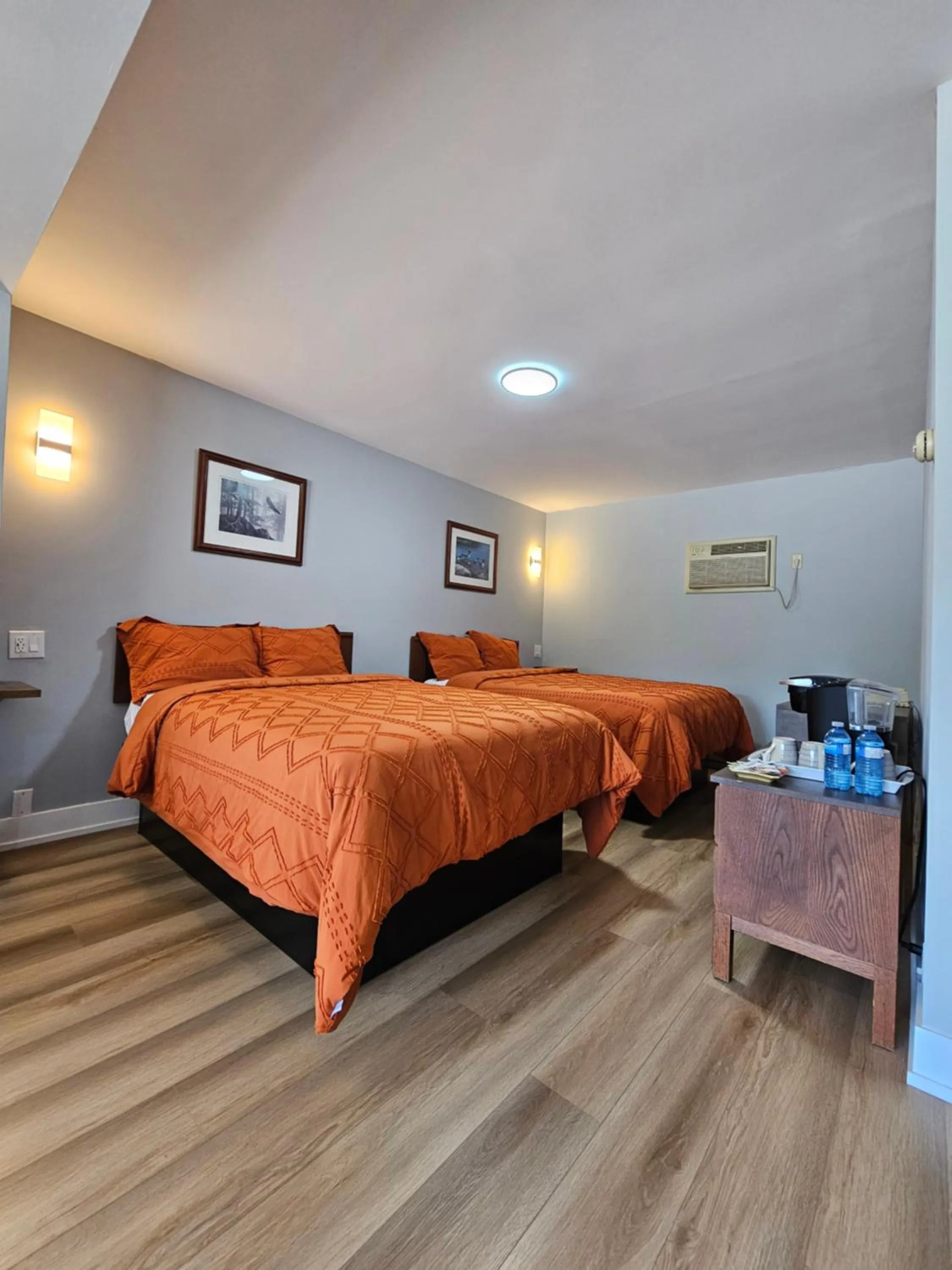 Bed in Arrowhead Inn by Baaman's