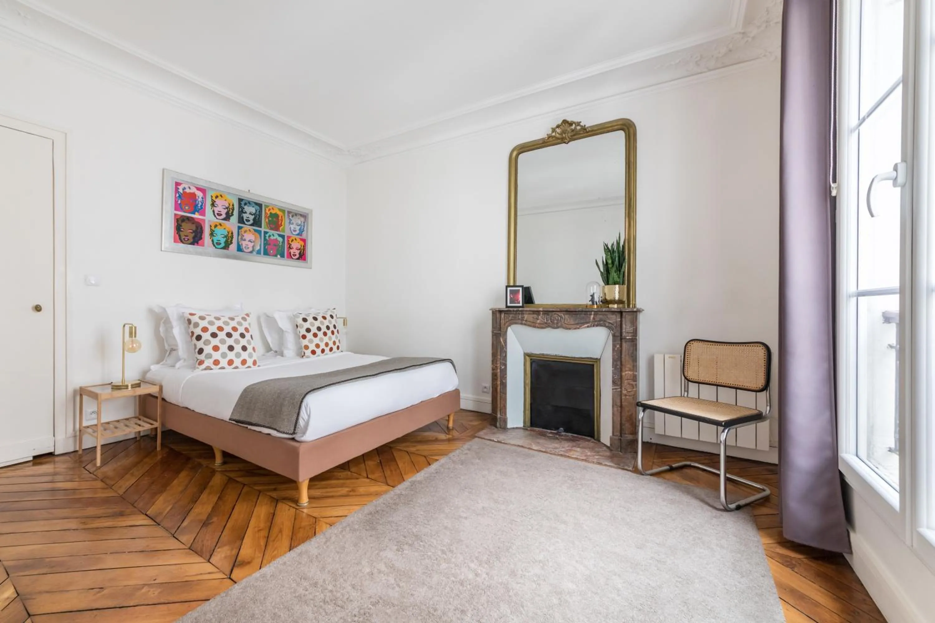 Photo of the whole room, Bed in Appartements Bergère