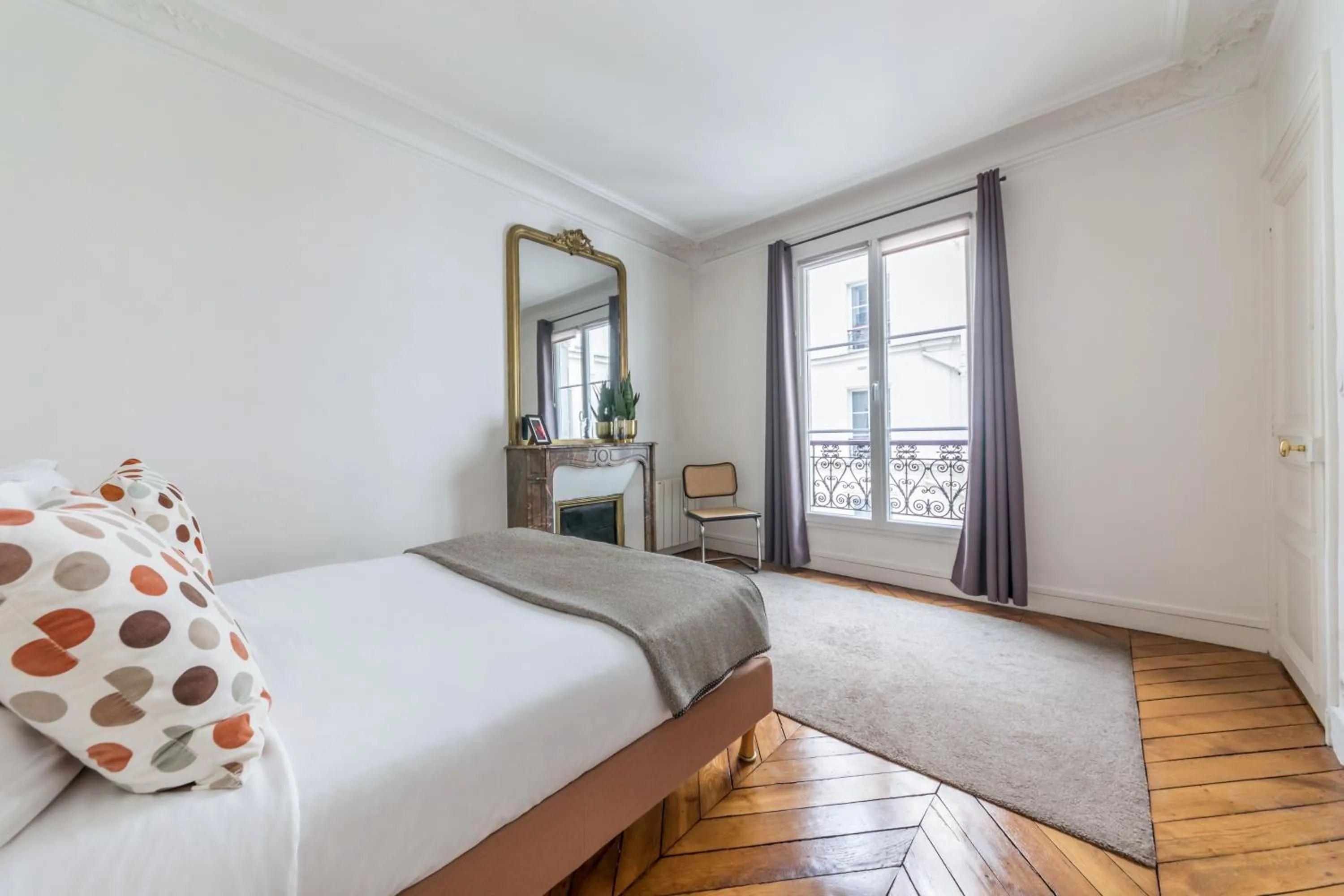 Photo of the whole room, Bed in Appartements Bergère