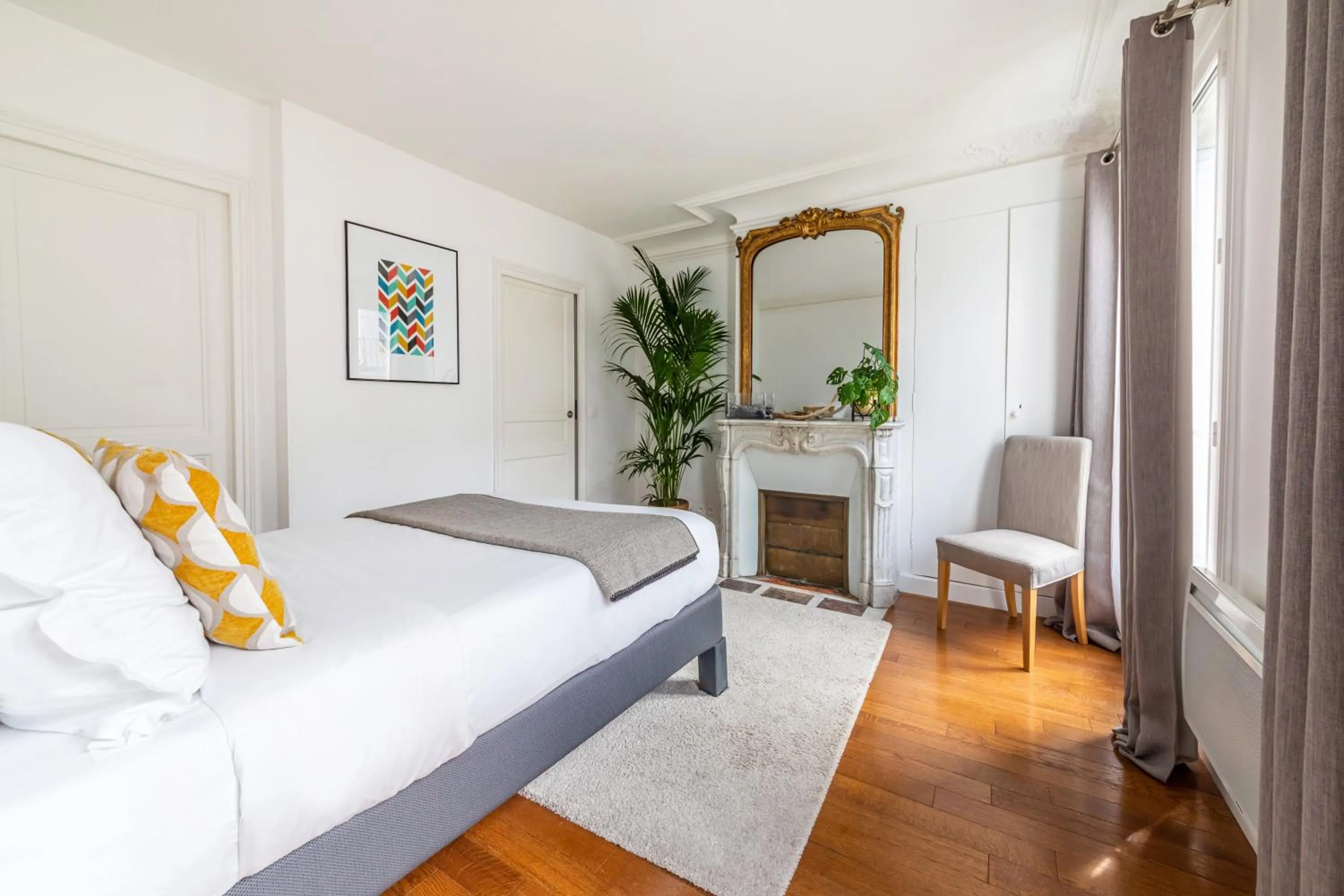 Bedroom, Bed in Appartements Bergère