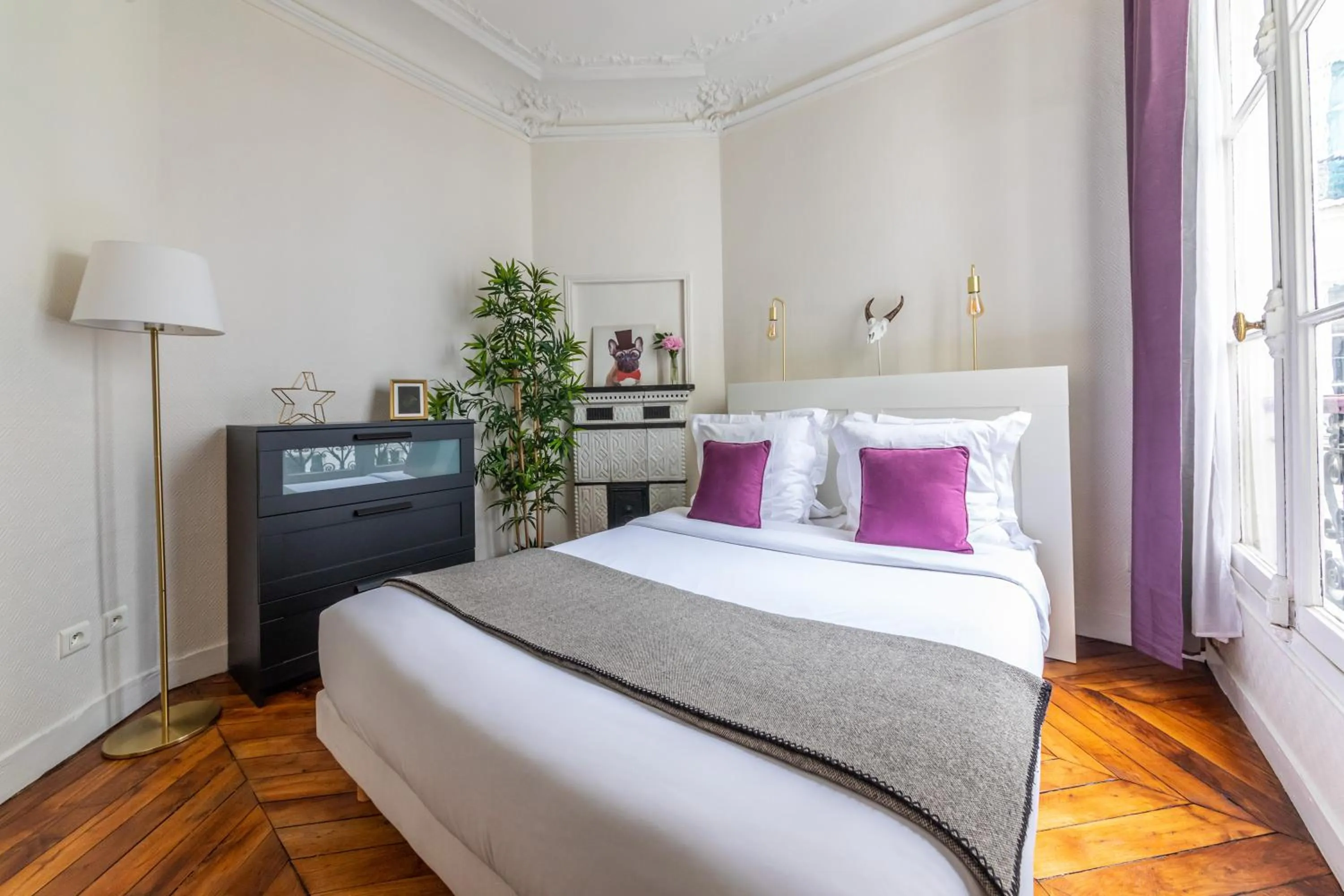 Bedroom, Bed in Appartements Bergère