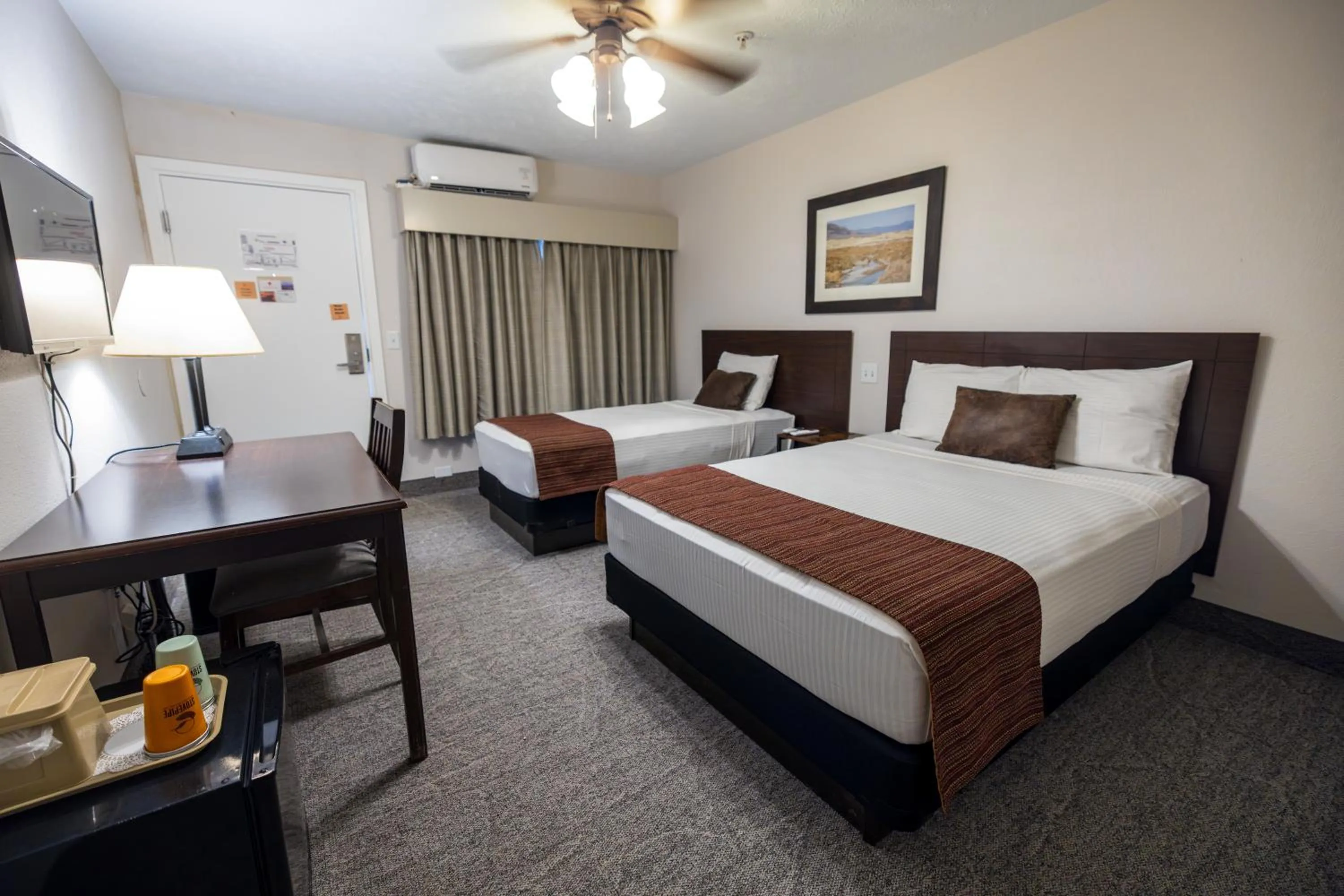 Bedroom, Bed in Stovepipe Wells Village