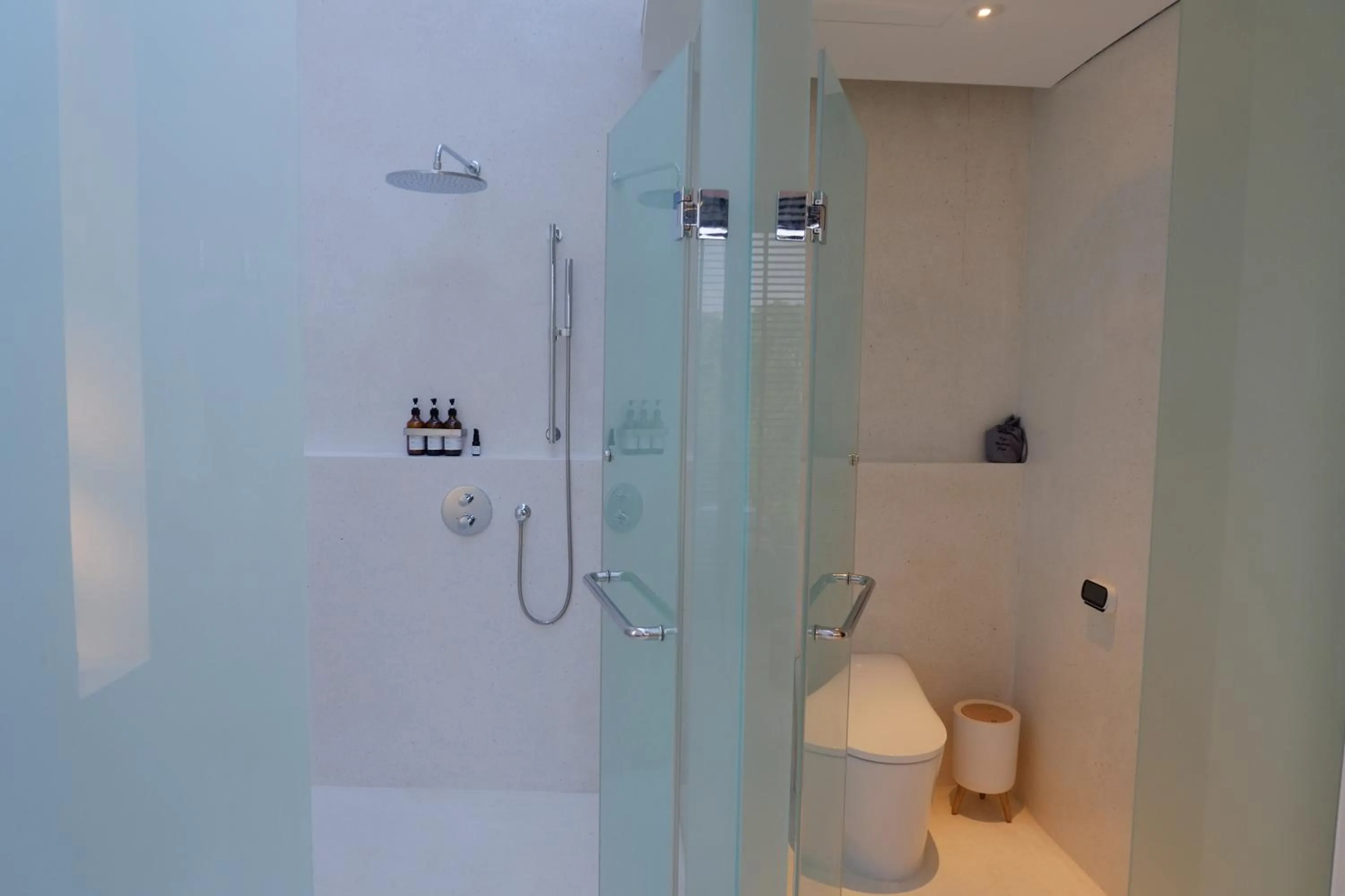 Shower in Bumi Kinar Skylight