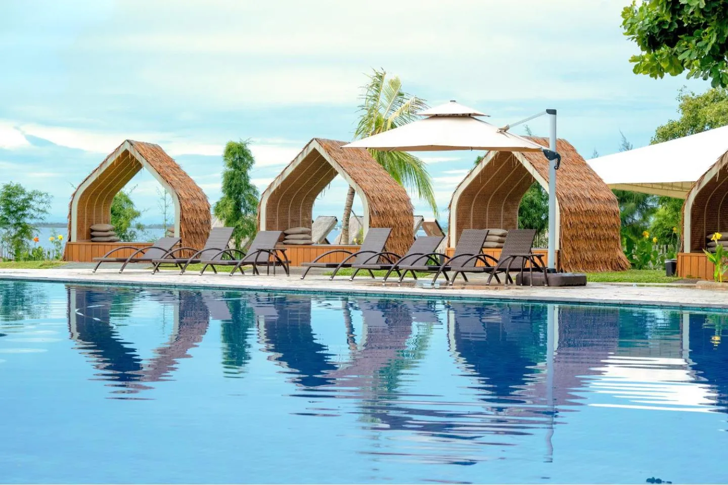 Swimming pool in Resort-style Comfort Near Mactan Airport
