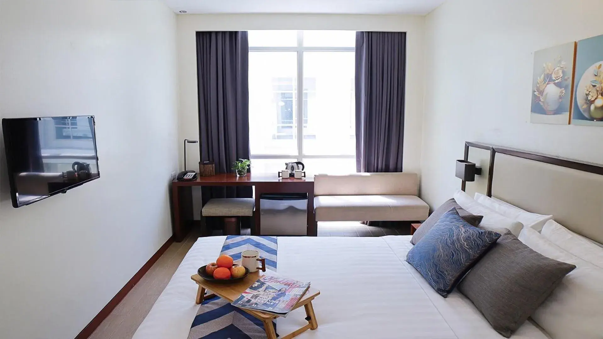 Queen Bed Next to Chinatown Mall in Binondo, Manila in Private Rooms in Historic Manila Chinatown Queen Bed Next to Chinatown Mall in Binondo, Manila in Private Rooms in Historic Manila Chinatown