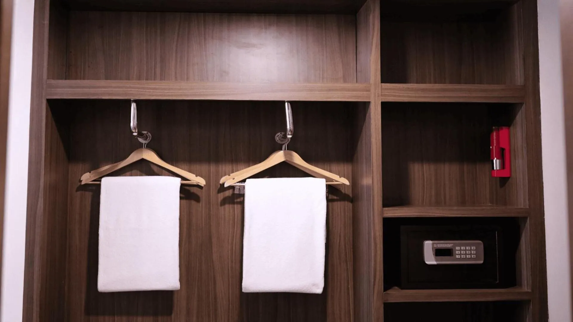 safe in Private Rooms in Historic Manila Chinatown