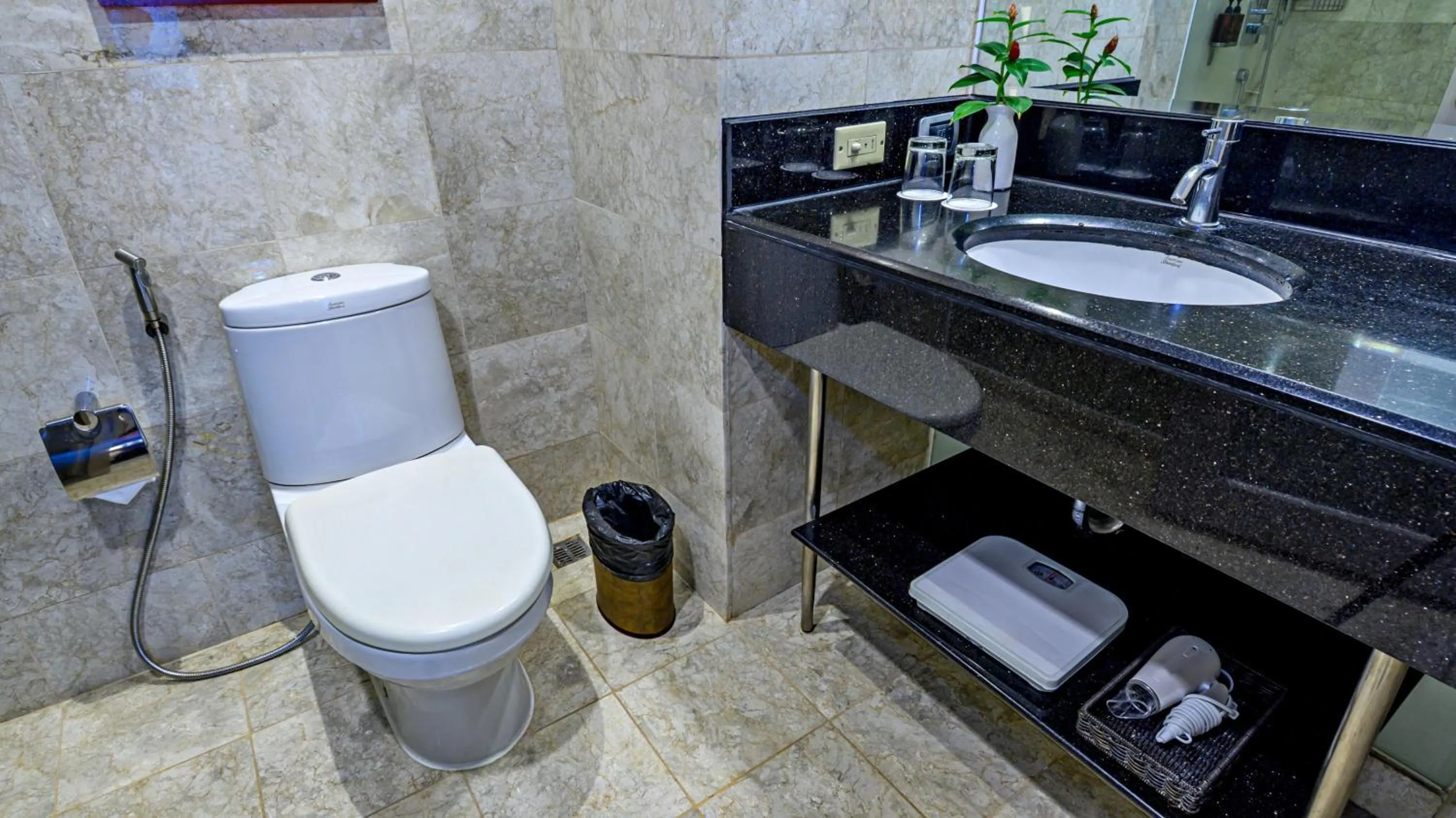 Toilet in Business & Leisure Stay in Eastwood City