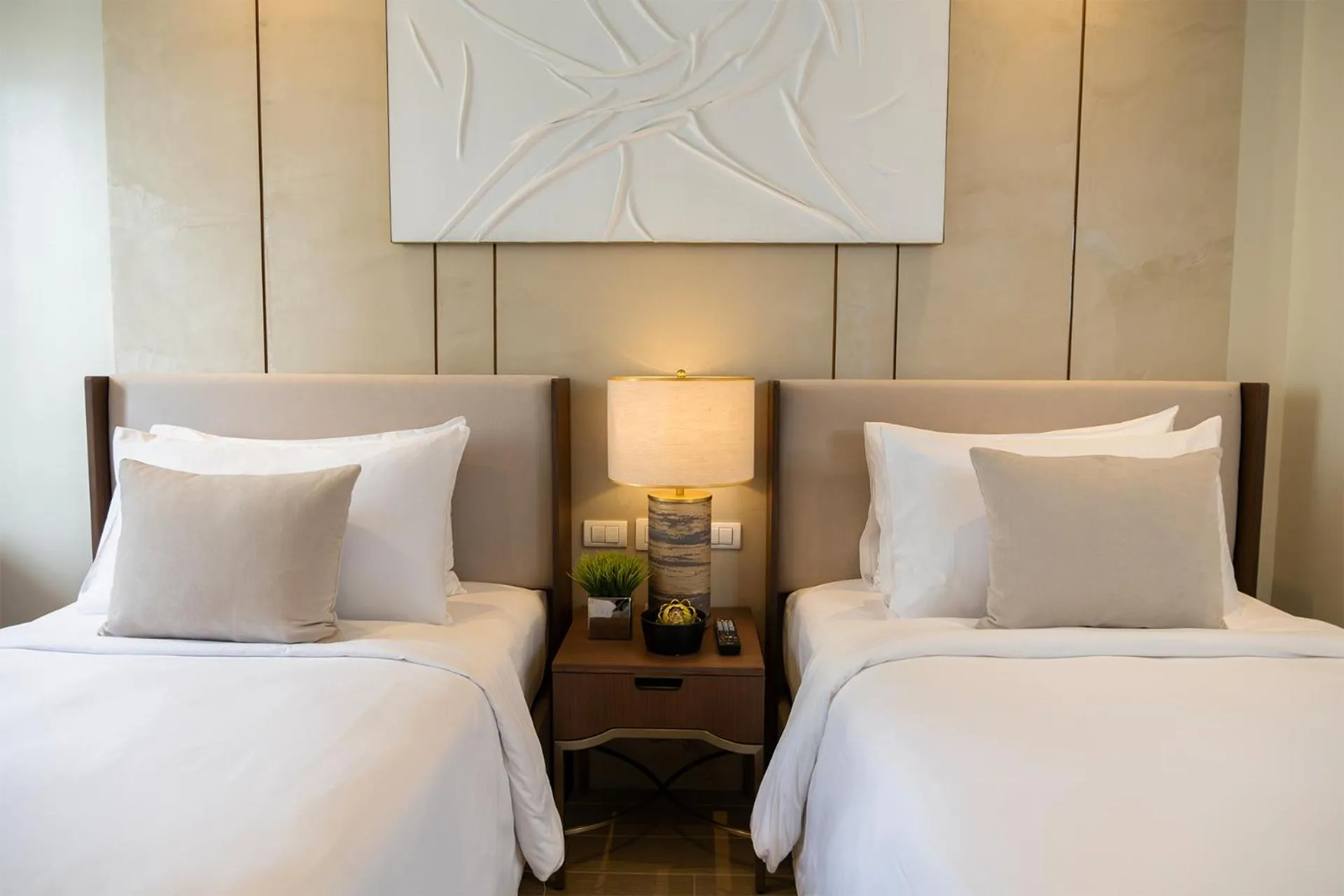 Bed in Modern City Stay Near Manila Bay Attractions