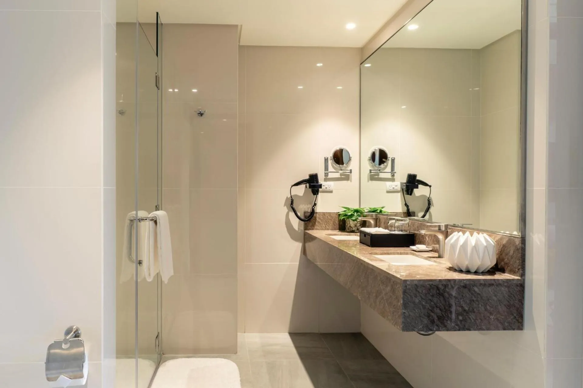Bathroom in Modern City Stay Near Manila Bay Attractions