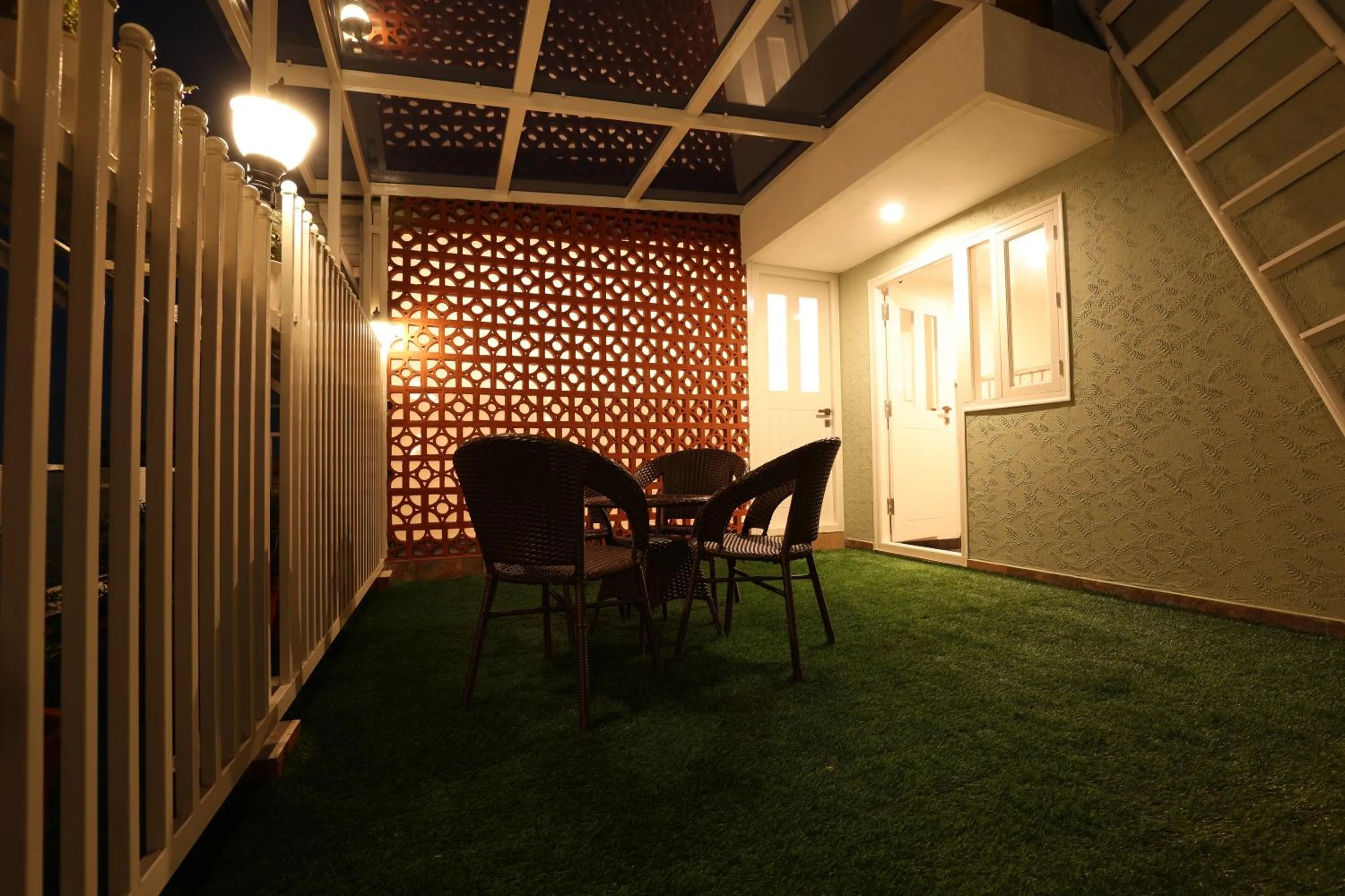 Dining area in Olivette Suites