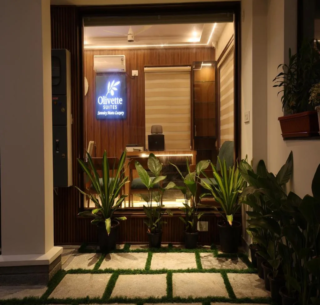 Night in Olivette Suites