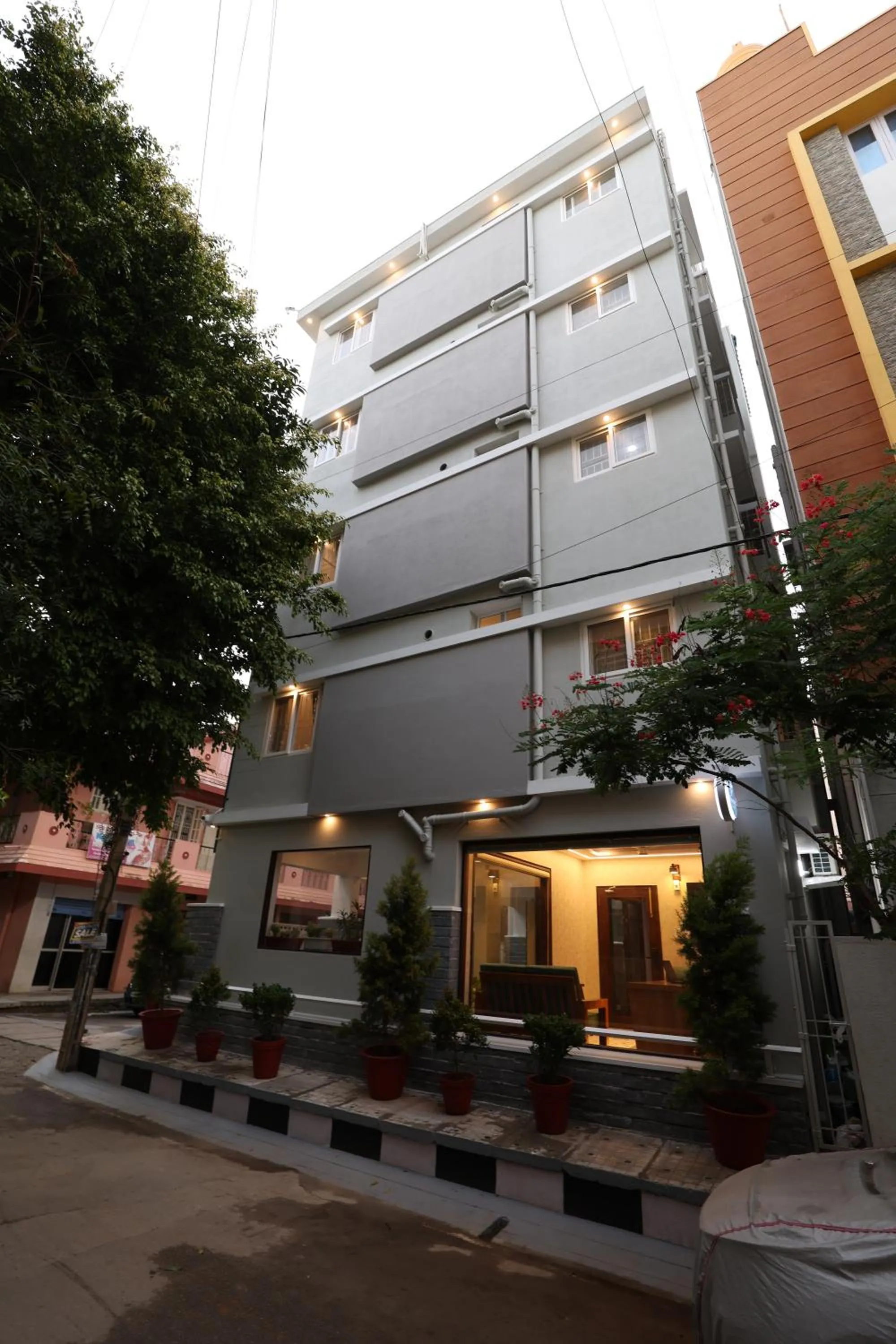 Day in Olivette Suites