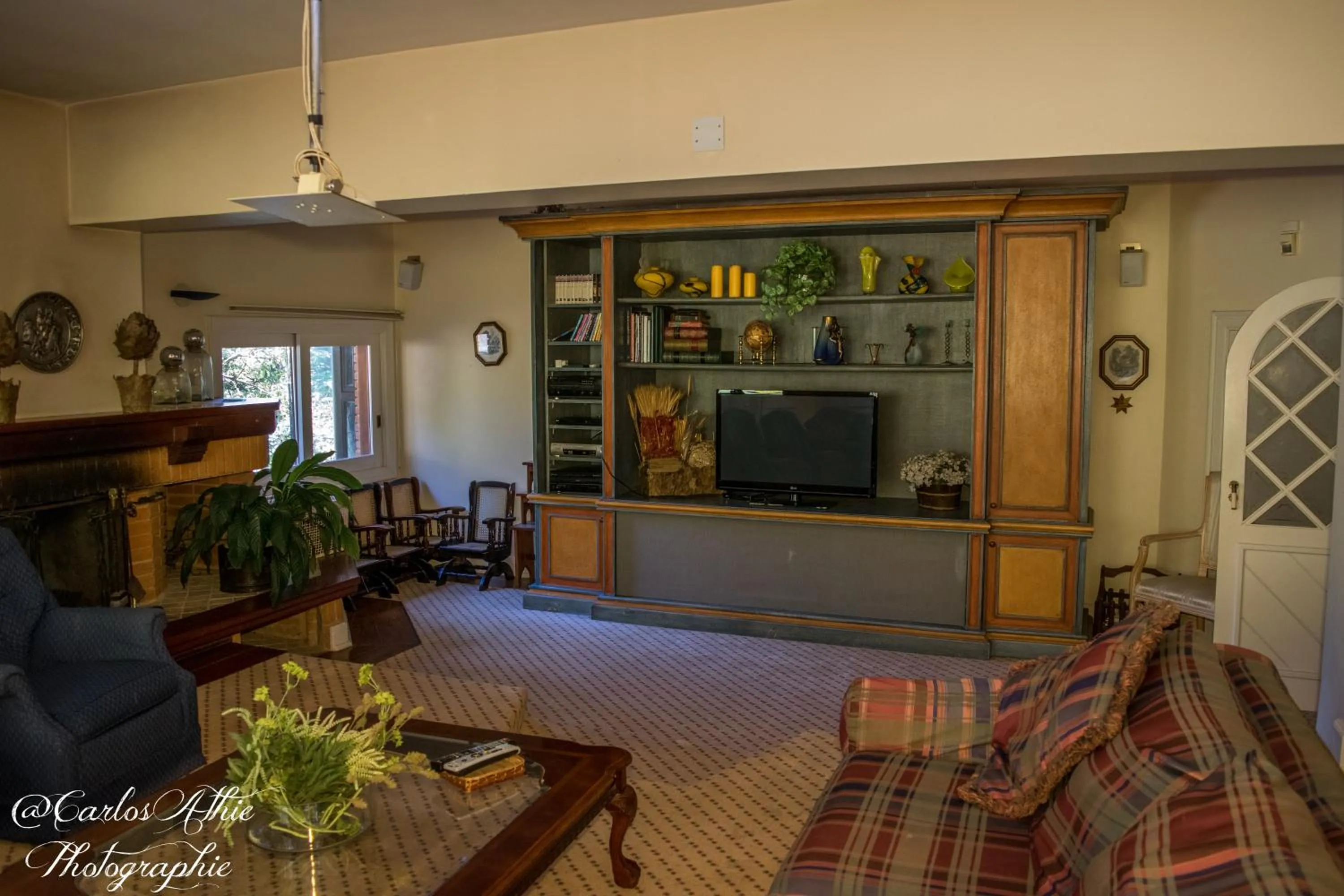 Communal lounge/ TV room in Villa da Esperança
