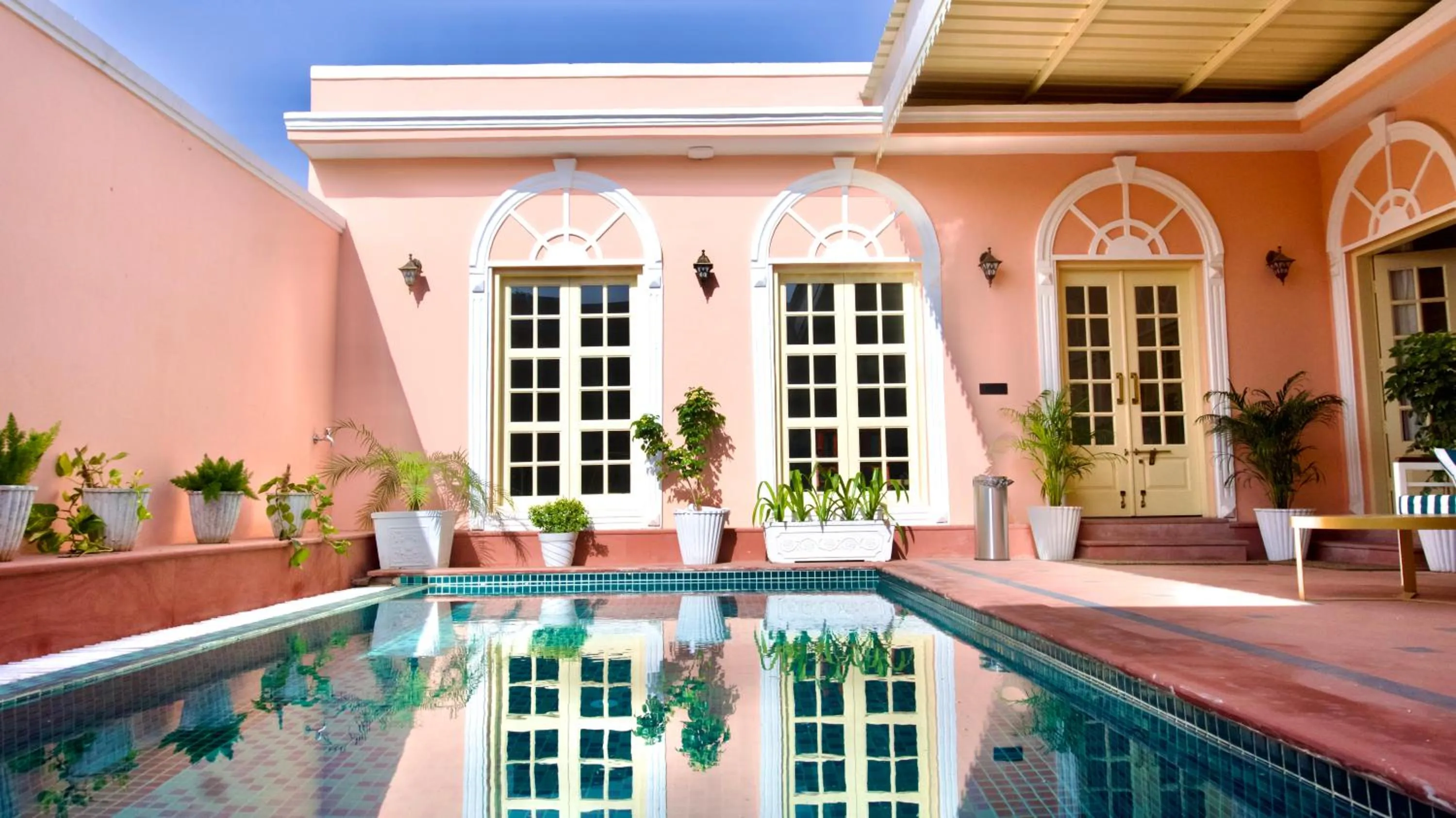 Swimming pool in Dolce Vita - Luxury Vacation Villas