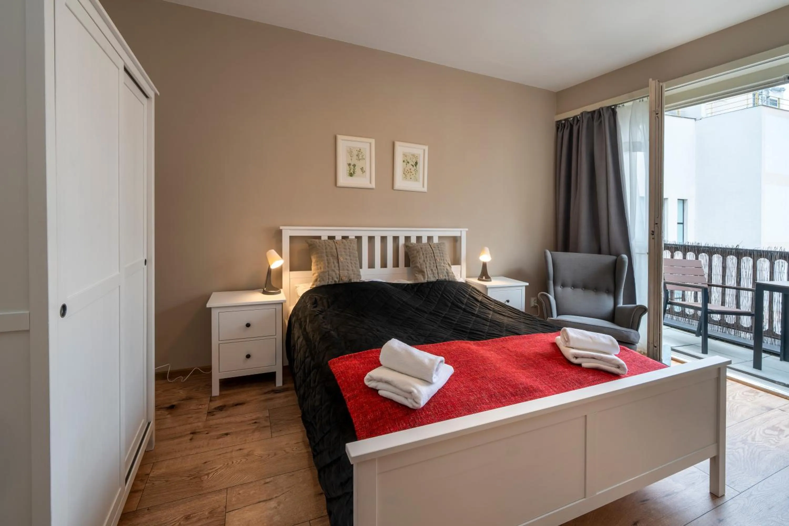 Bedroom, Bed in New Town - Apple Apartments