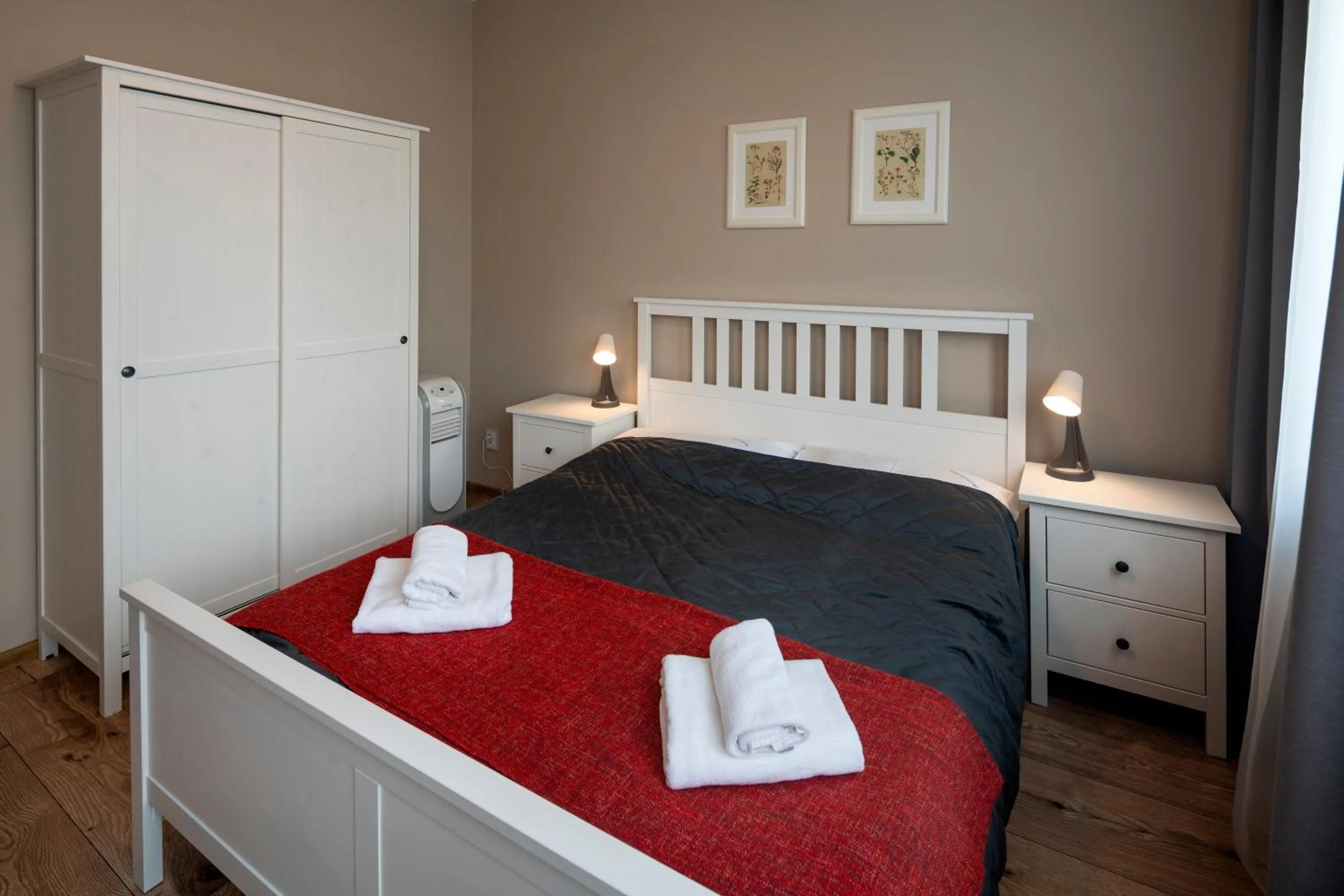 Bedroom, Bed in New Town - Apple Apartments