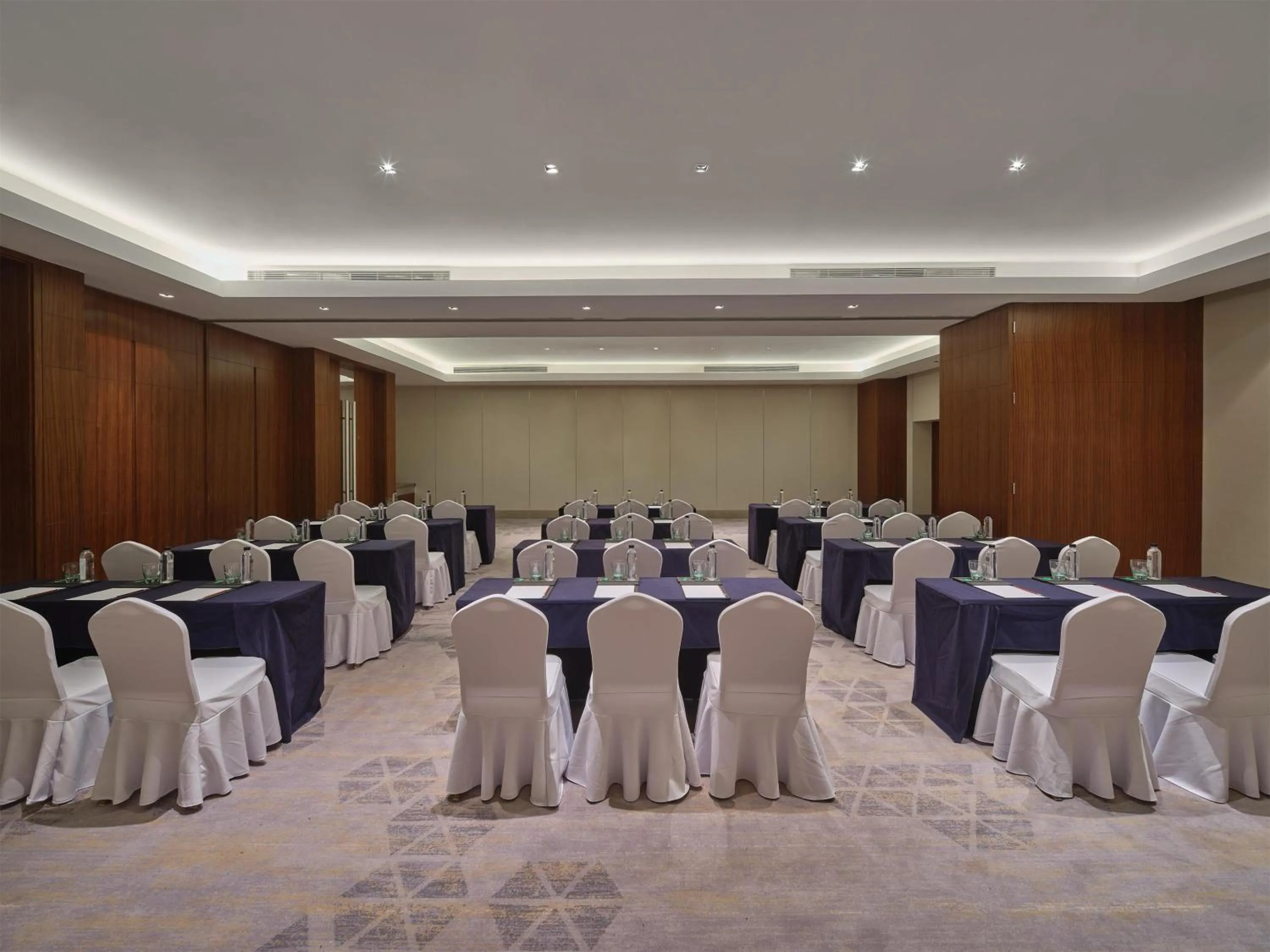 Meeting/conference room in Hilton Harbin Exhibition Center