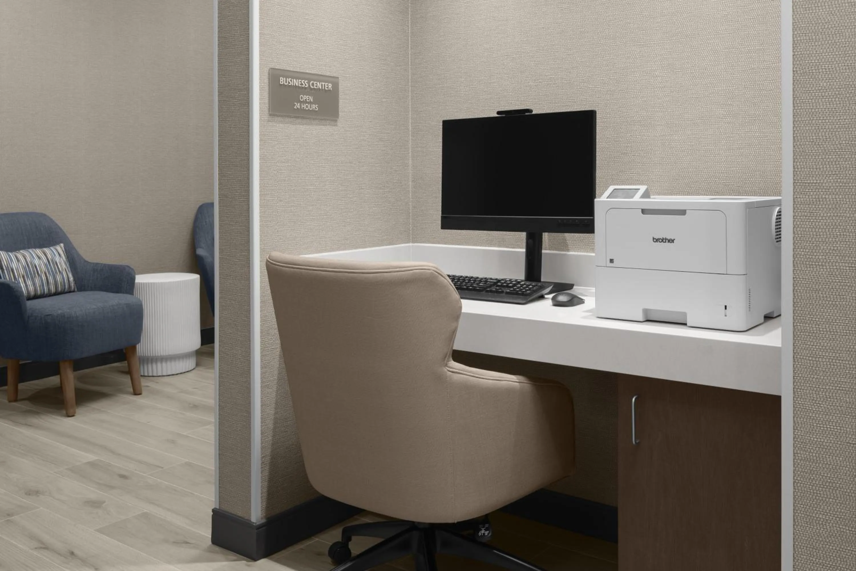 Business facilities in Hampton Inn & Suites By Hilton Long Island Farmingdale