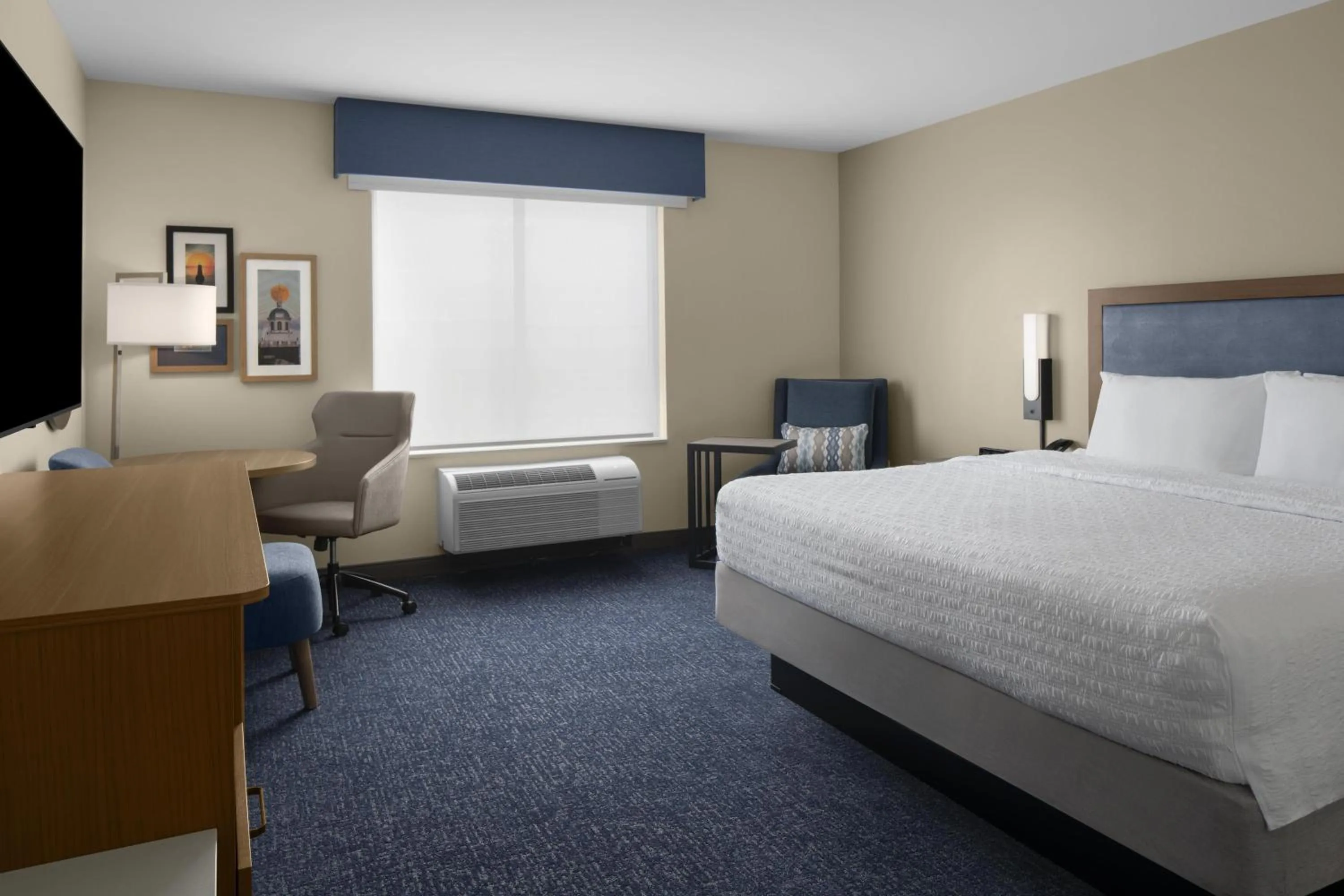 Bed in Hampton Inn & Suites By Hilton Long Island Farmingdale