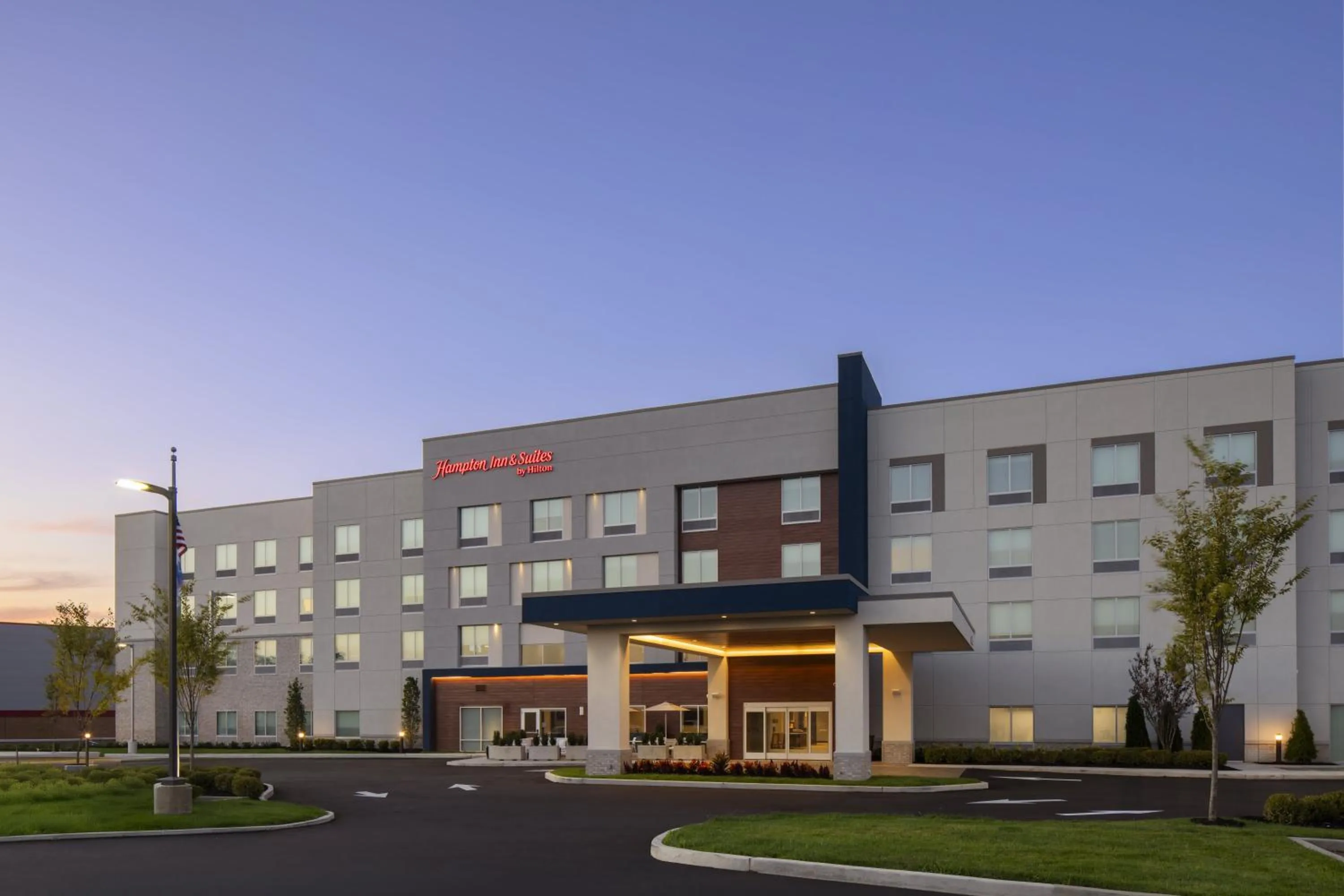 Property building in Hampton Inn & Suites By Hilton Long Island Farmingdale