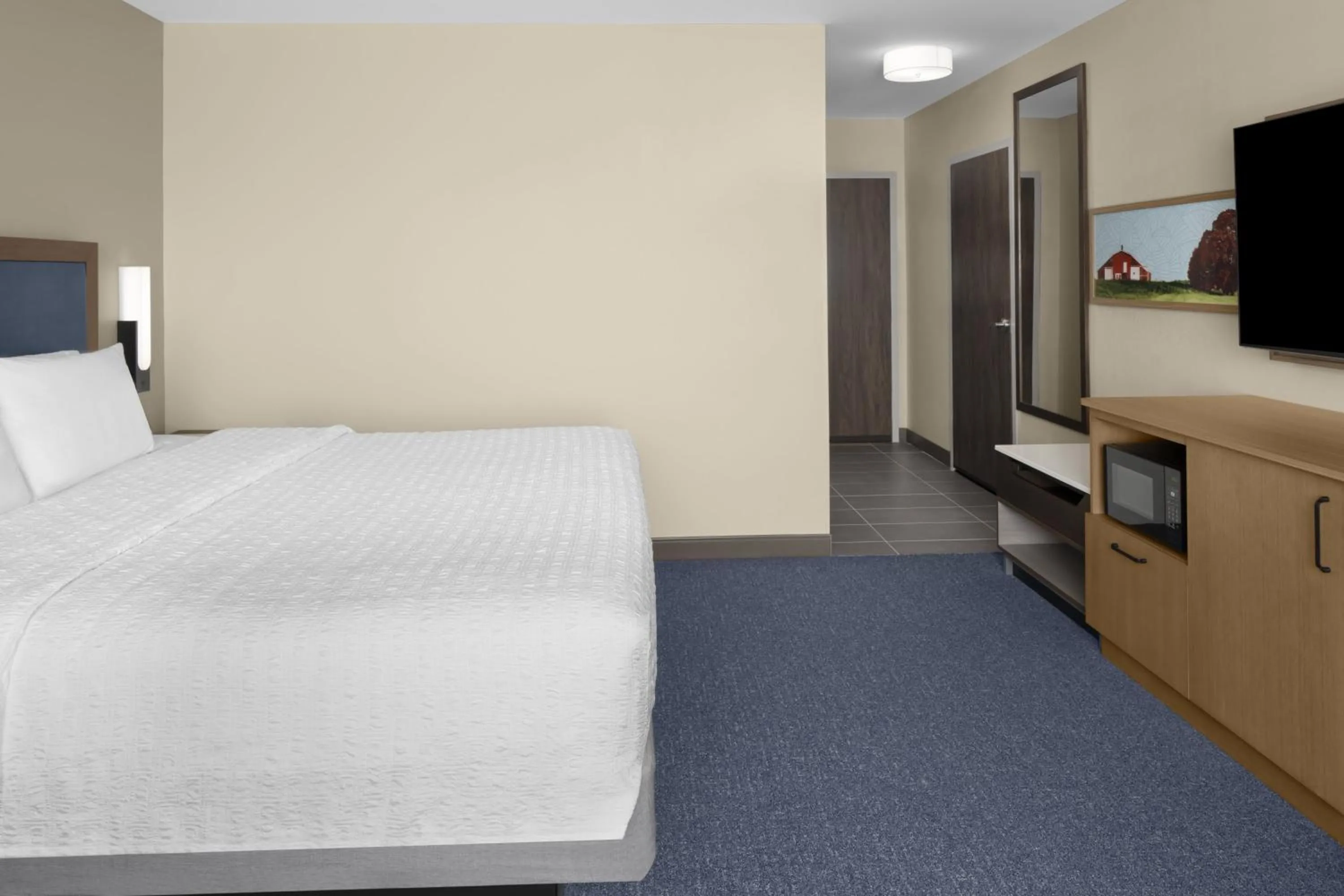 Photo of the whole room, Bed in Hampton Inn & Suites By Hilton Long Island Farmingdale