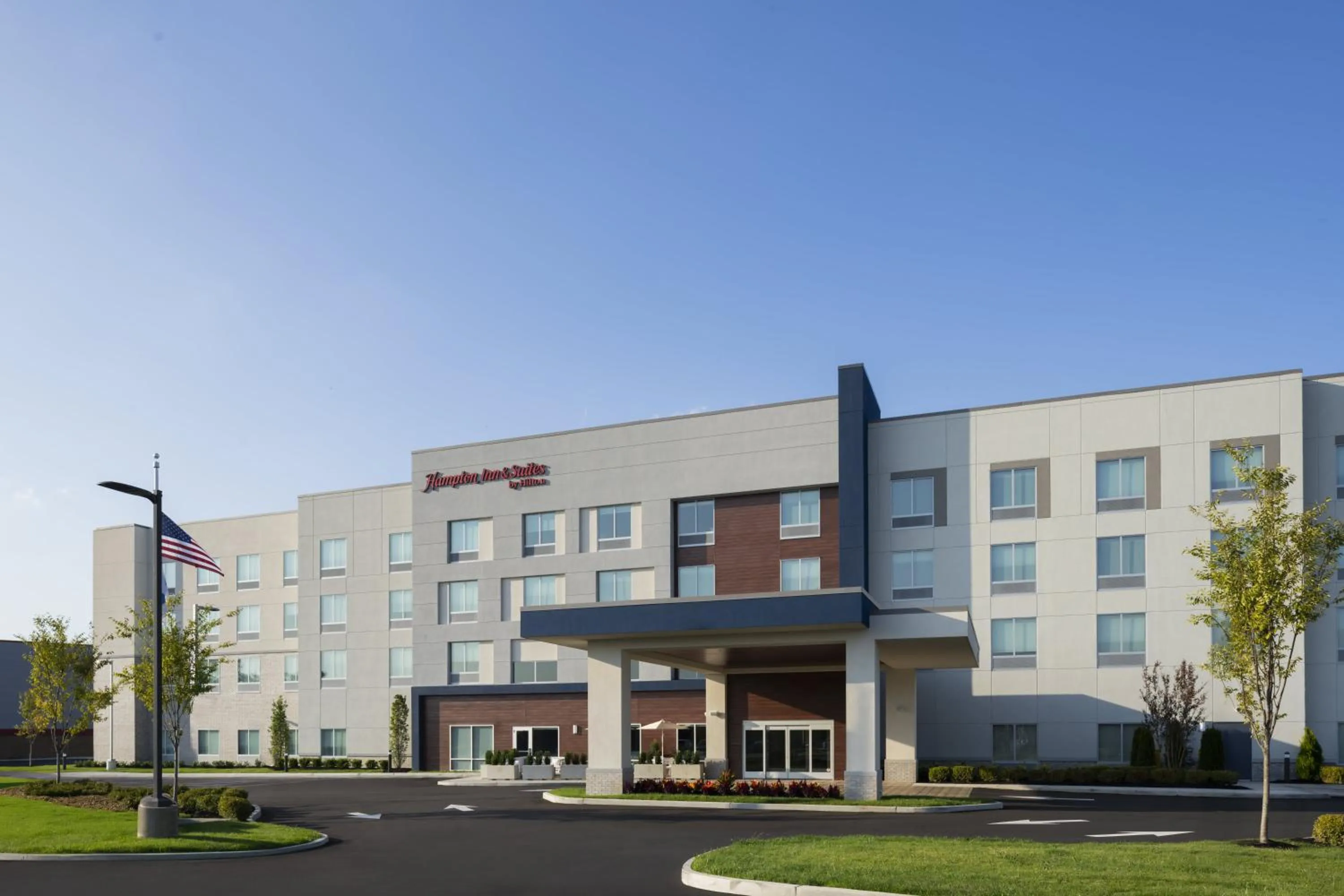 Property building in Hampton Inn & Suites By Hilton Long Island Farmingdale