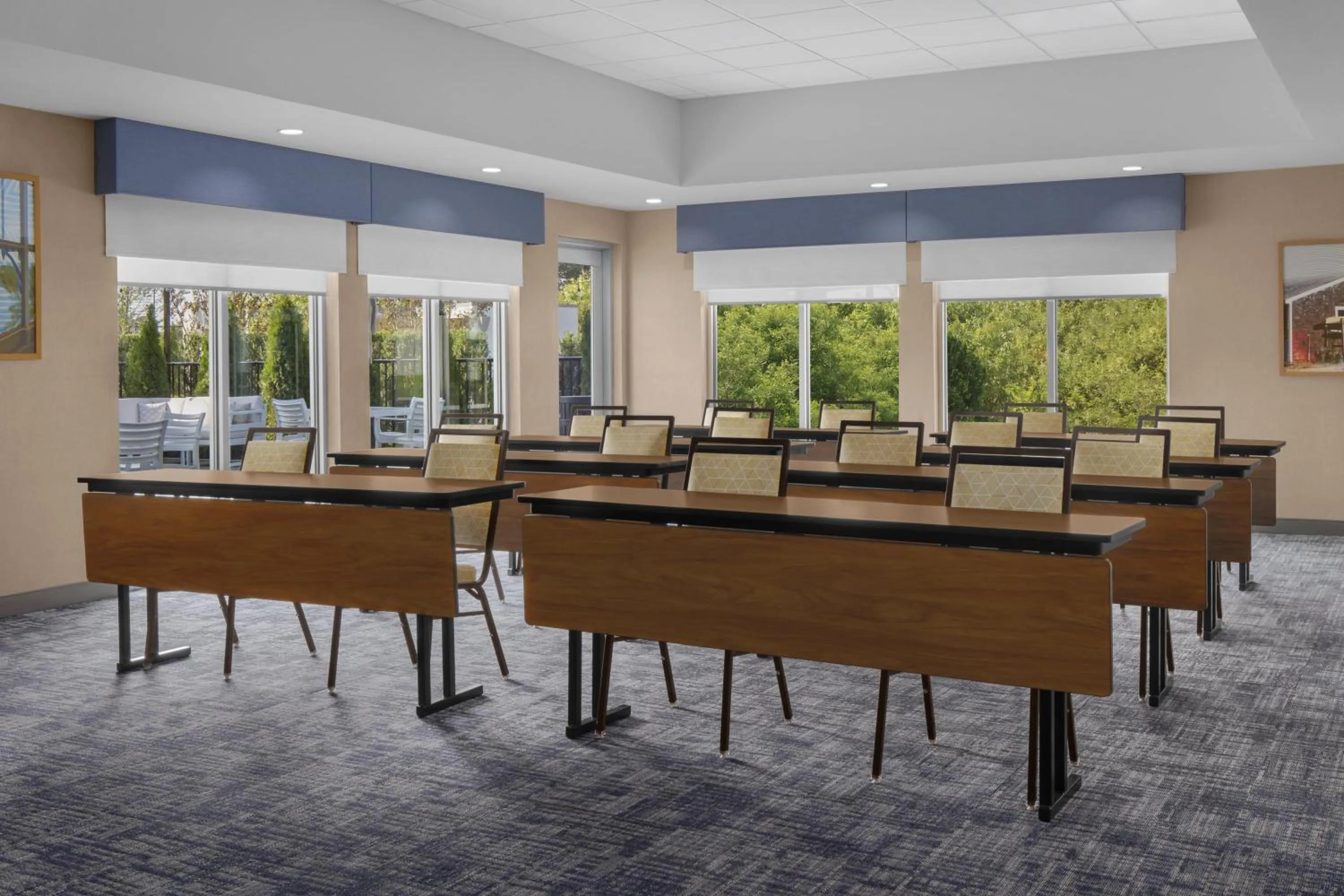Meeting/conference room in Hampton Inn & Suites By Hilton Long Island Farmingdale