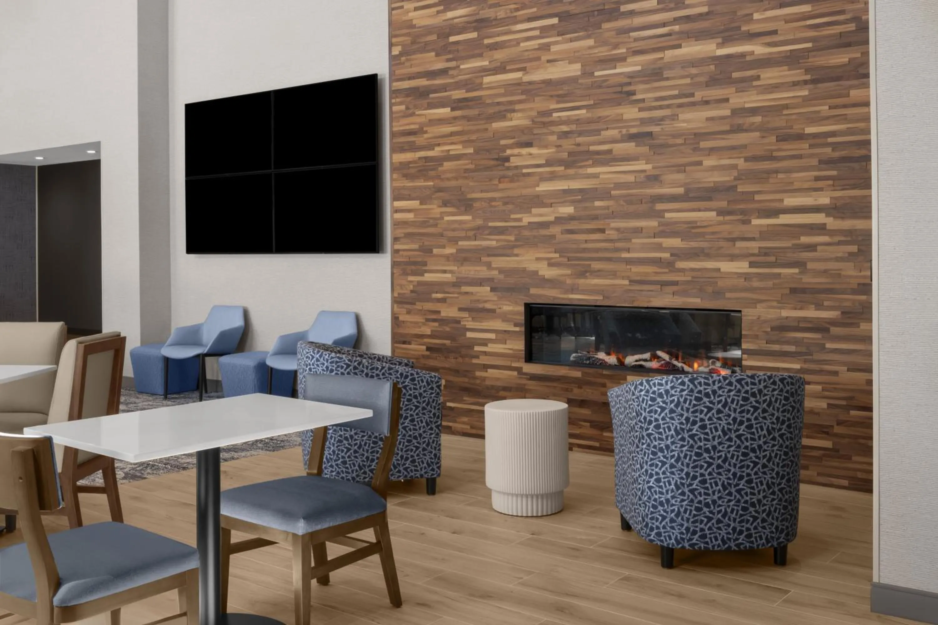 fireplace in Hampton Inn & Suites By Hilton Long Island Farmingdale
