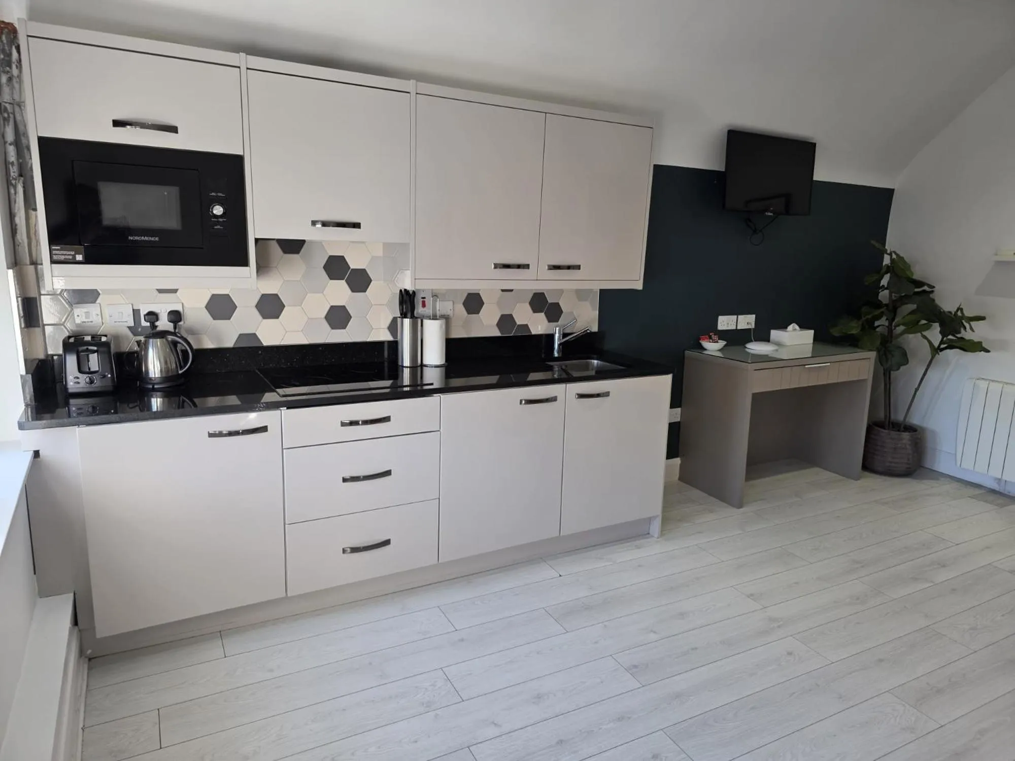 Kitchen or kitchenette in Dublin Central Suites