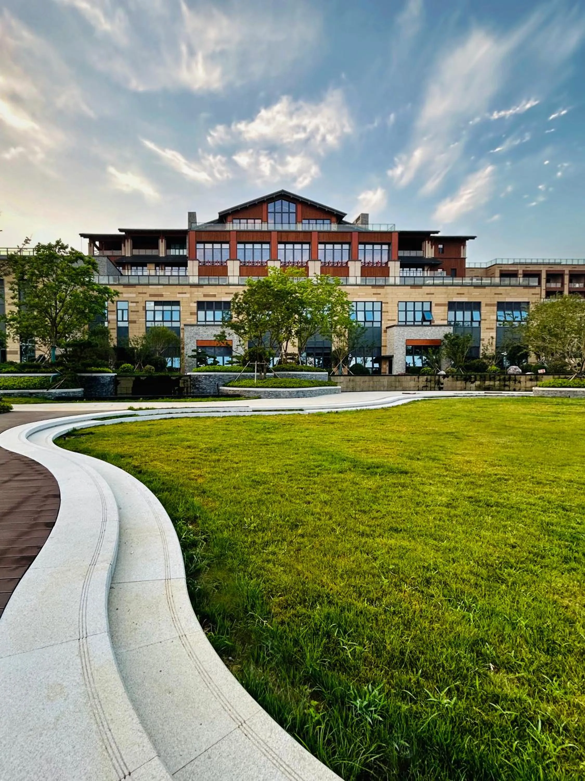 Garden view in Secan Hotel Qingdao, Curio Collection By Hilton