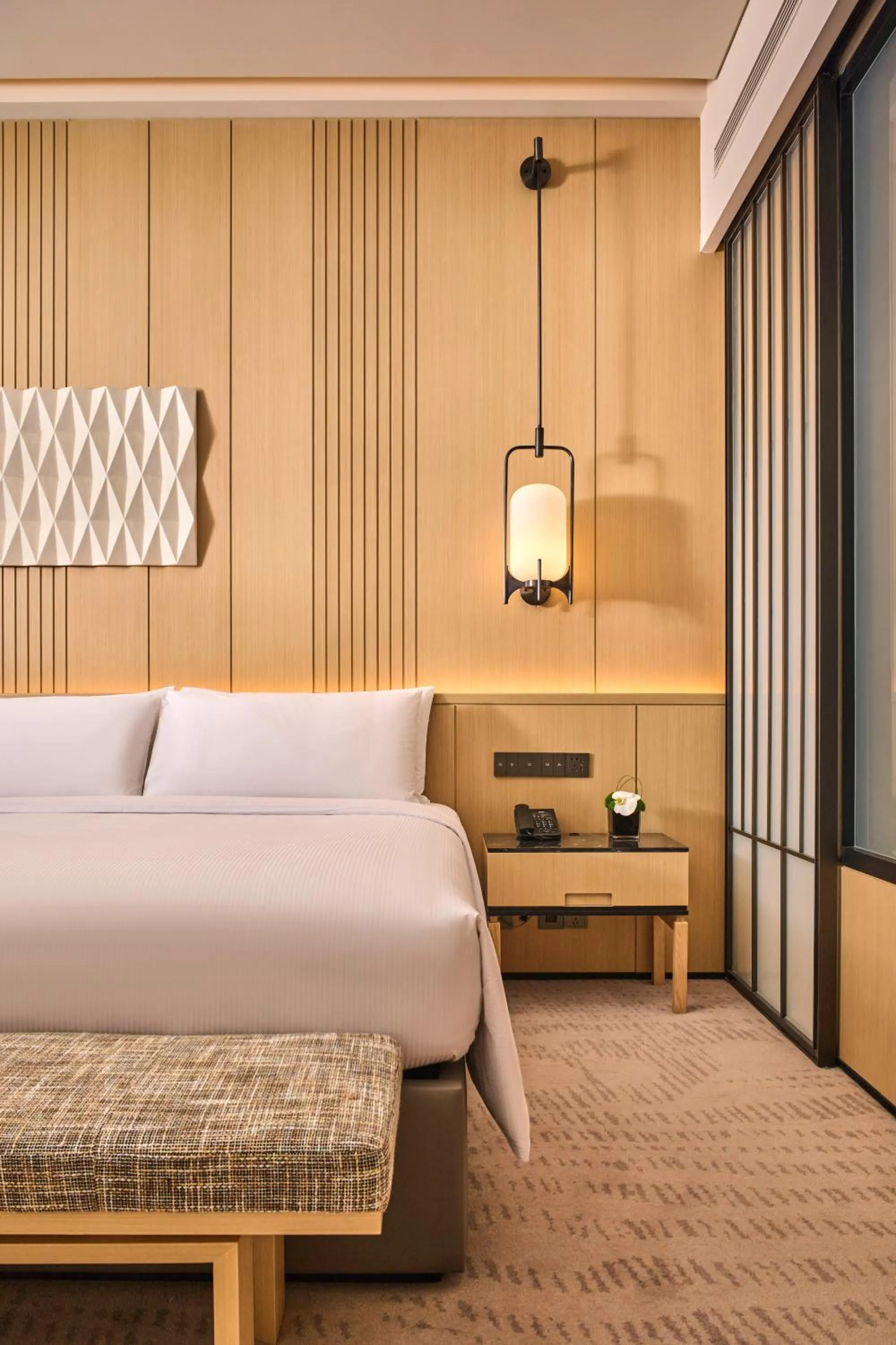 Photo of the whole room, Bed in Secan Hotel Qingdao, Curio Collection By Hilton
