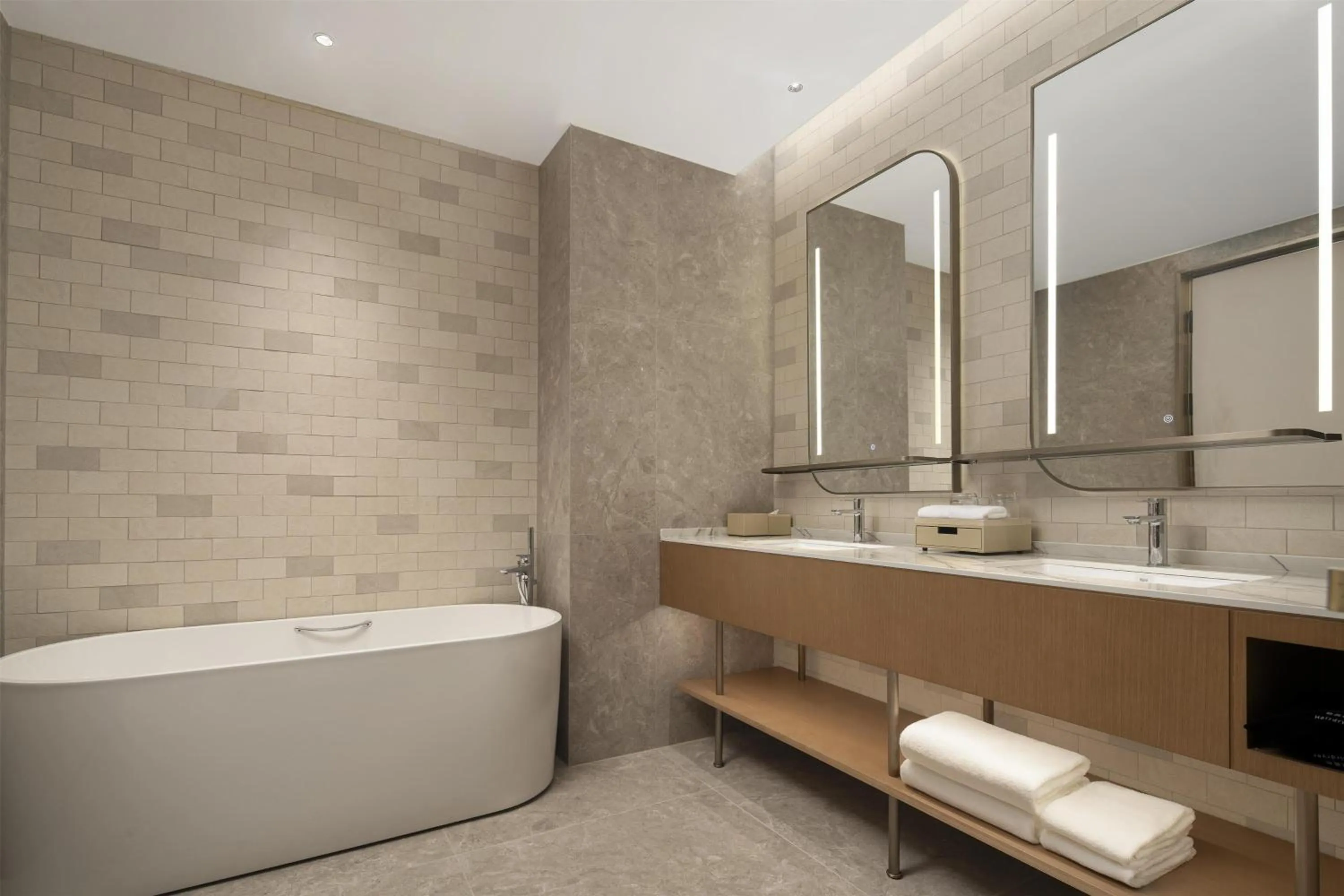 Bathroom in Hilton Garden Inn Zhongwei Shapotou