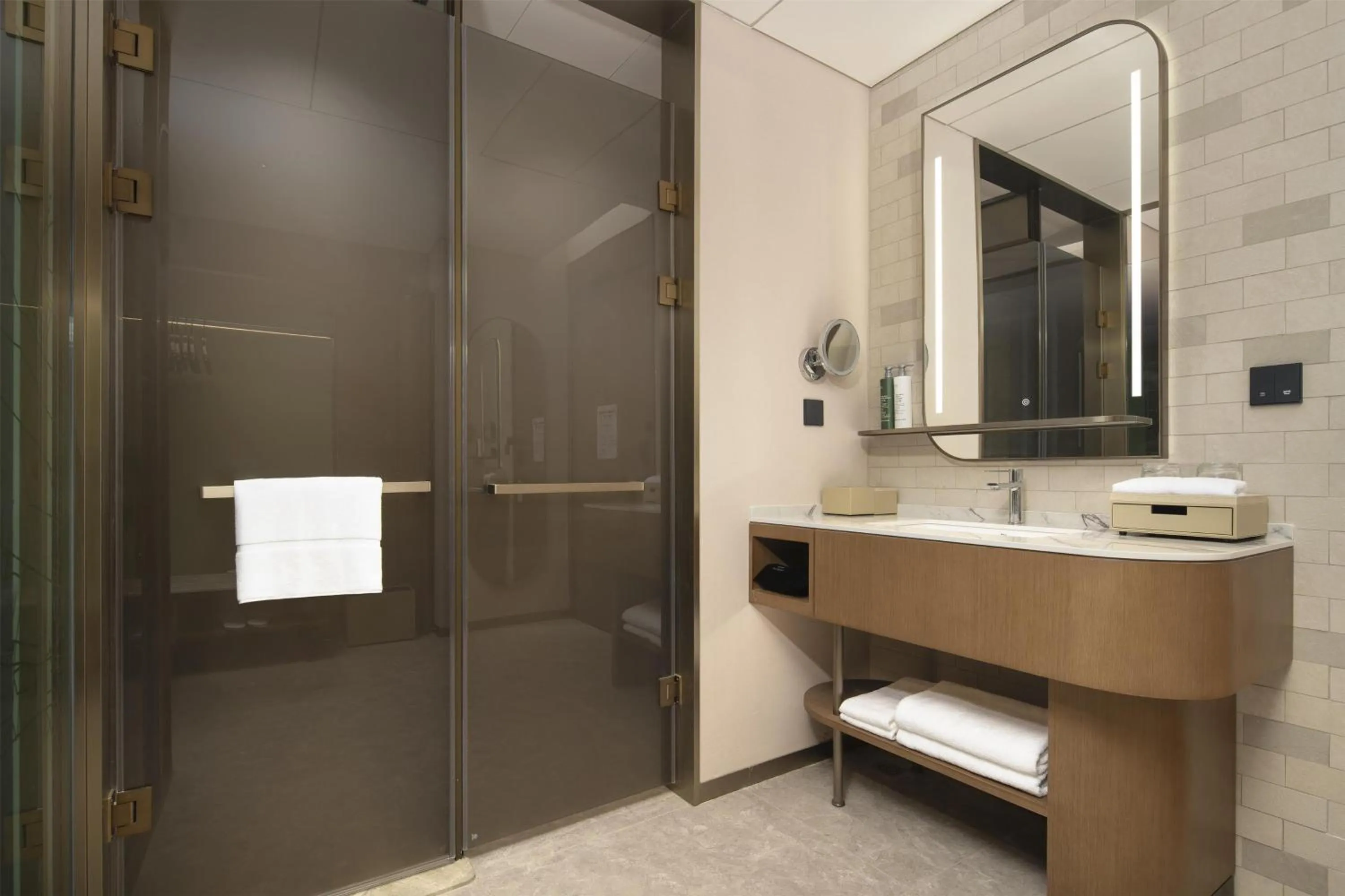 Bathroom in Hilton Garden Inn Zhongwei Shapotou